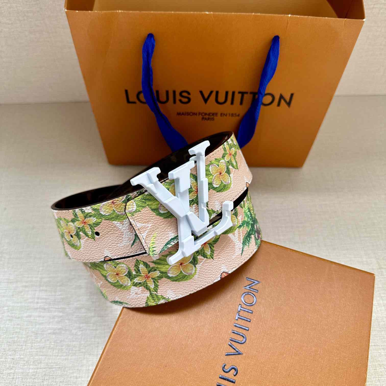 Louis Vuitton LV Tag 40mm Reversible Belt - FashionPlug