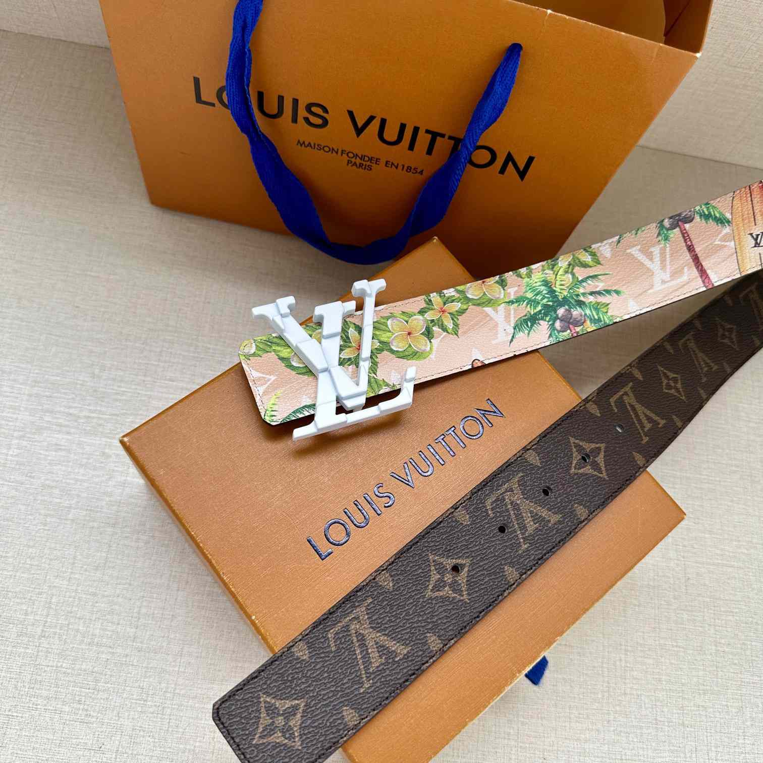 Louis Vuitton LV Tag 40mm Reversible Belt - FashionPlug