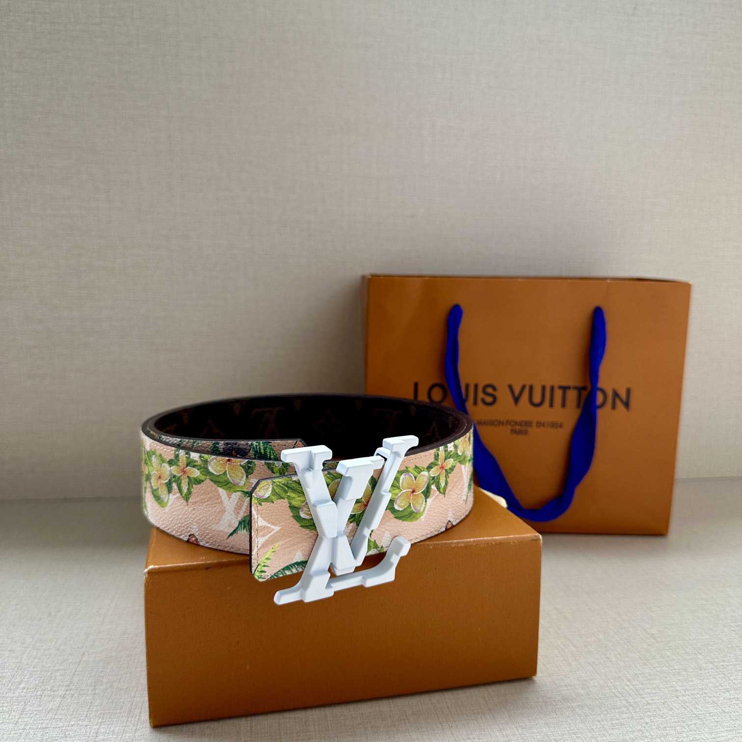 Louis Vuitton LV Tag 40mm Reversible Belt - FashionPlug