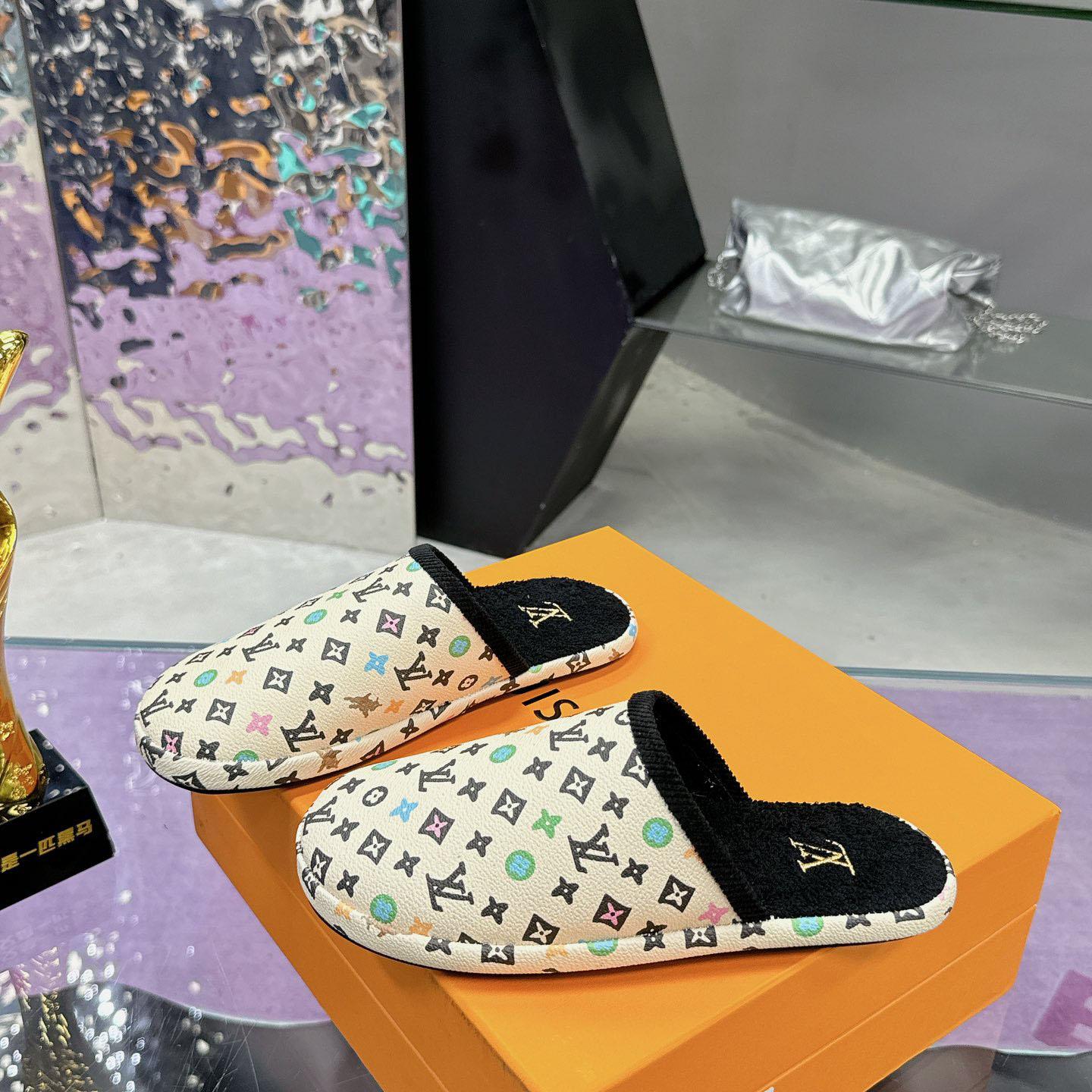 Louis Vuitton LV Palace Slipper    1ACWGN - FashionPlug