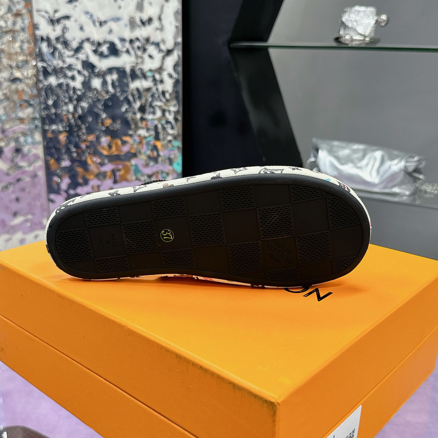 Louis Vuitton LV Palace Slipper    1ACWGN - FashionPlug