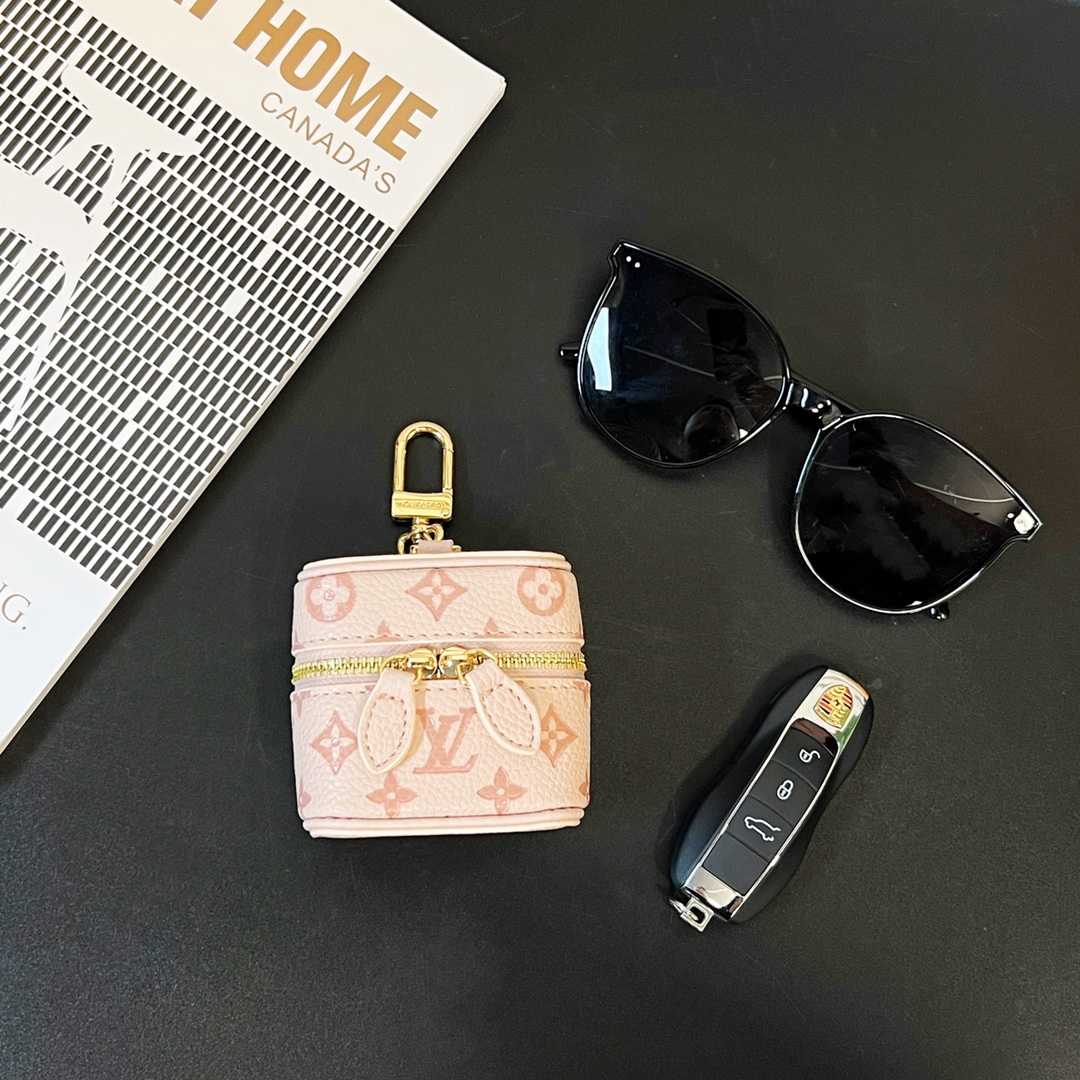 Louis Vuitton Pouch   M00545 - FashionPlug