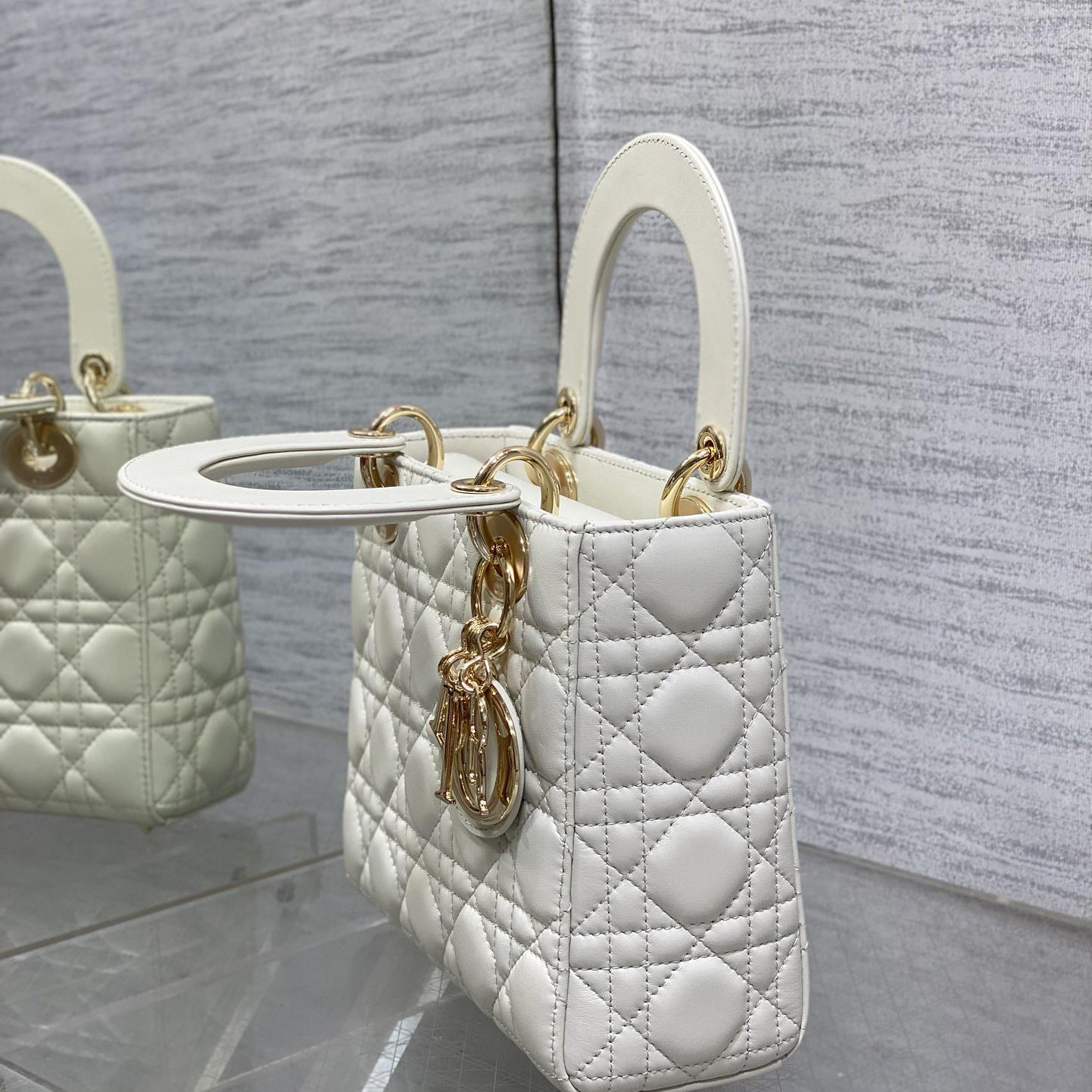 Dior Lady Dior Bag  （20*8*17cm） - FashionPlug