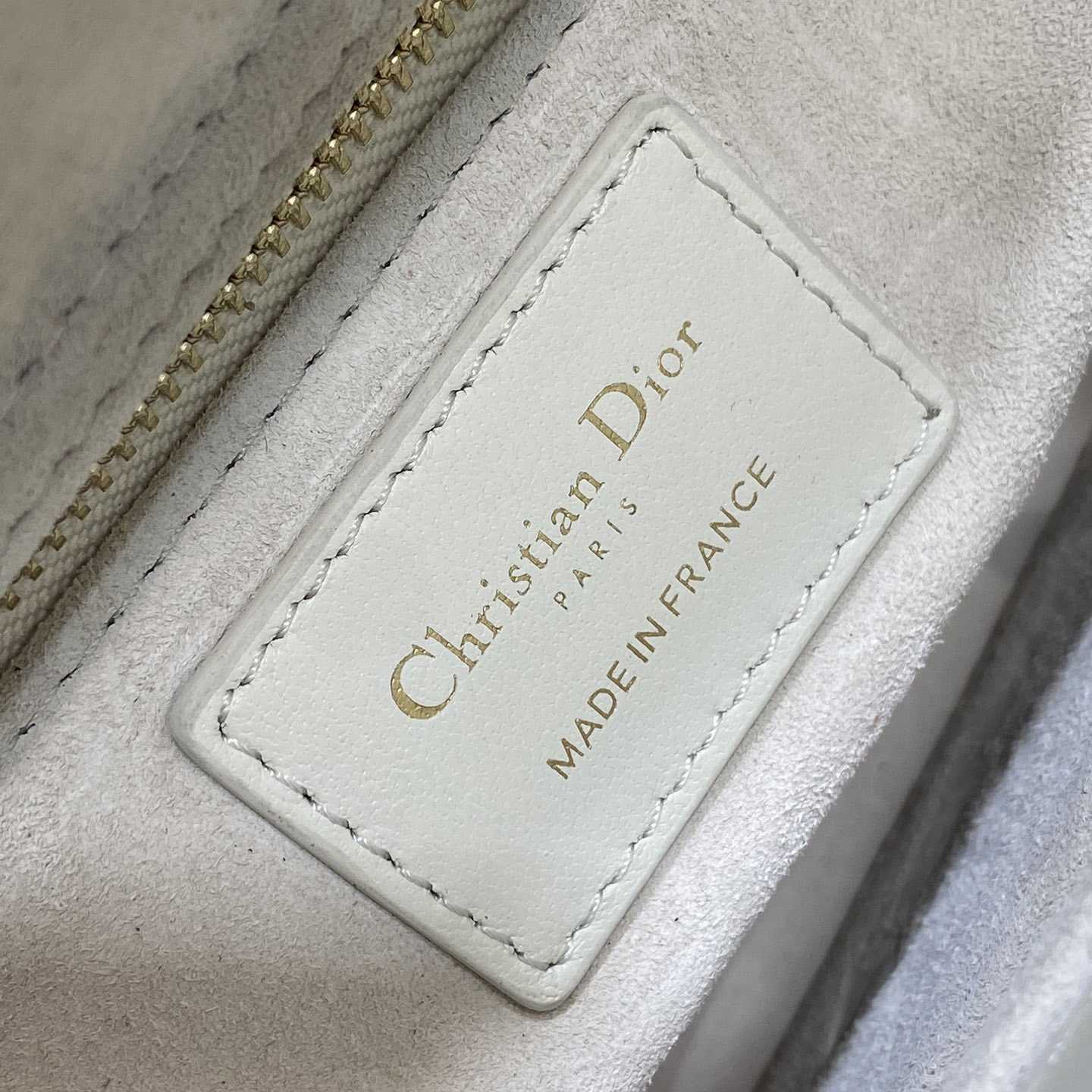 Dior Lady Dior Bag  （20*8*17cm） - FashionPlug