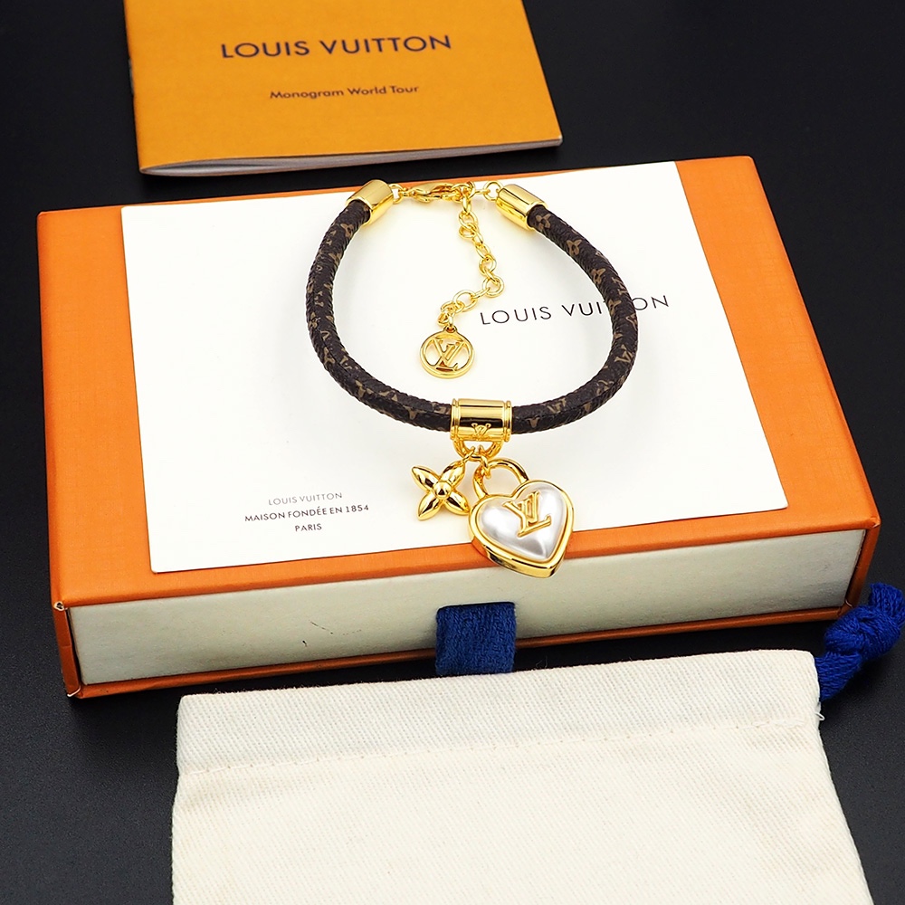 Louis Vuitton Heart Padlock Bracelet  M8413Z - FashionPlug