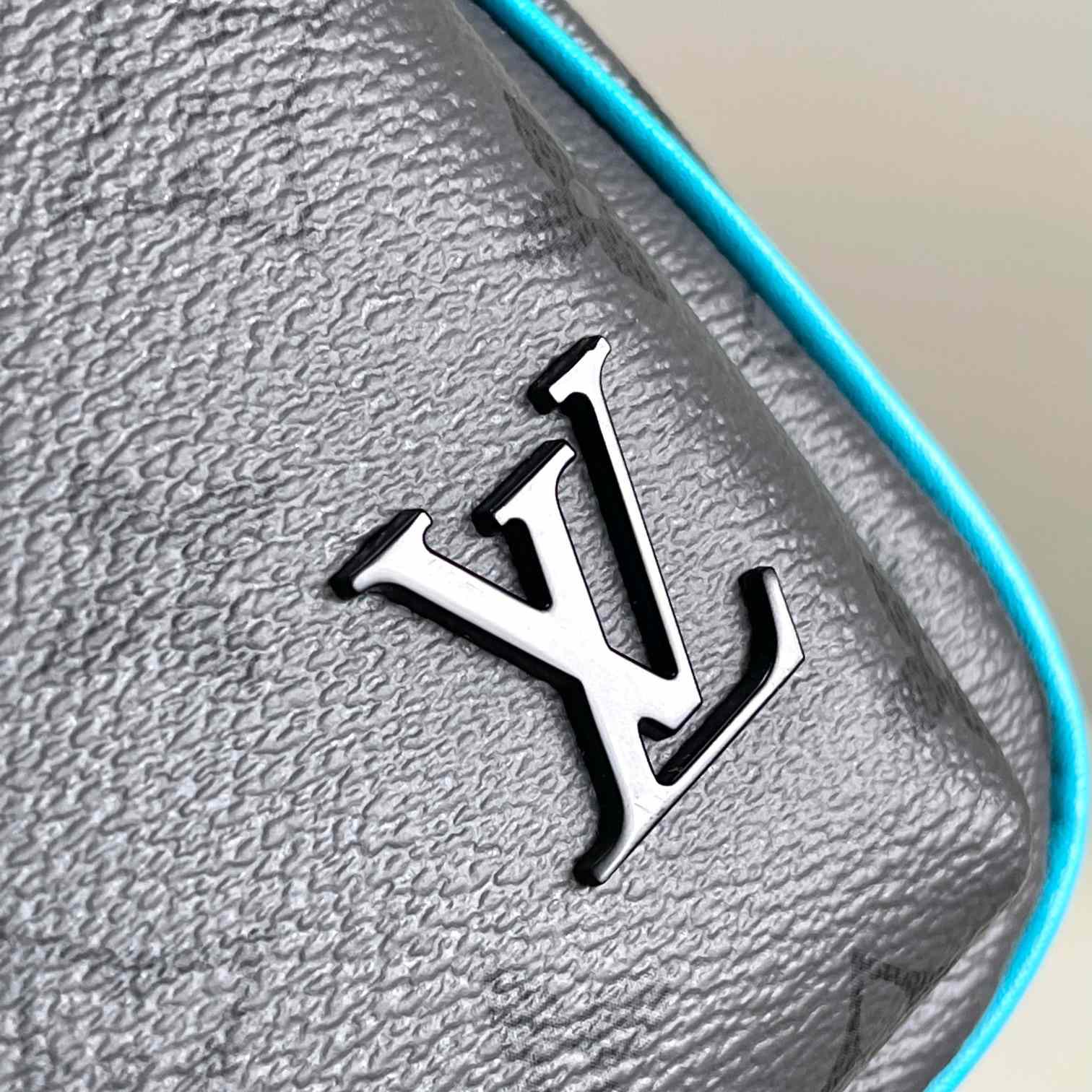 Louis Vuitton Avenue Slingbag PM   M11703 - FashionPlug