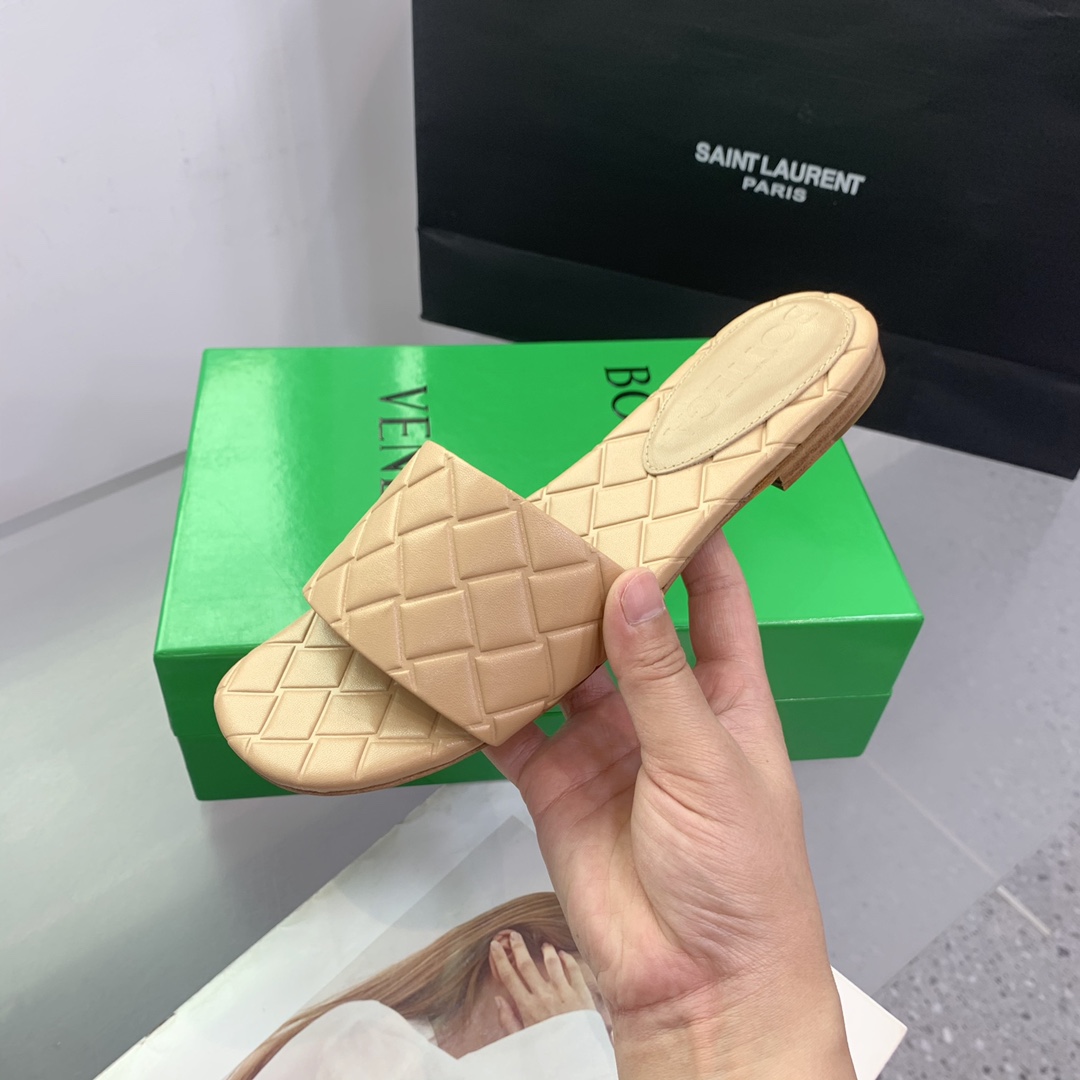 Bottega Veneta Amy Flat Mule - FashionPlug