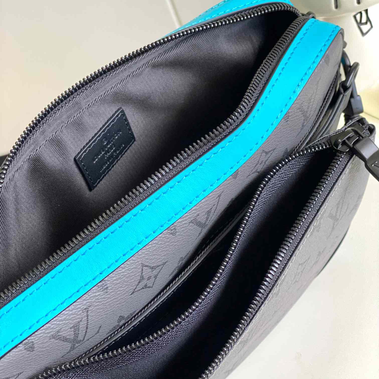 Louis Vuitton Trio Messenger  M11648 - FashionPlug