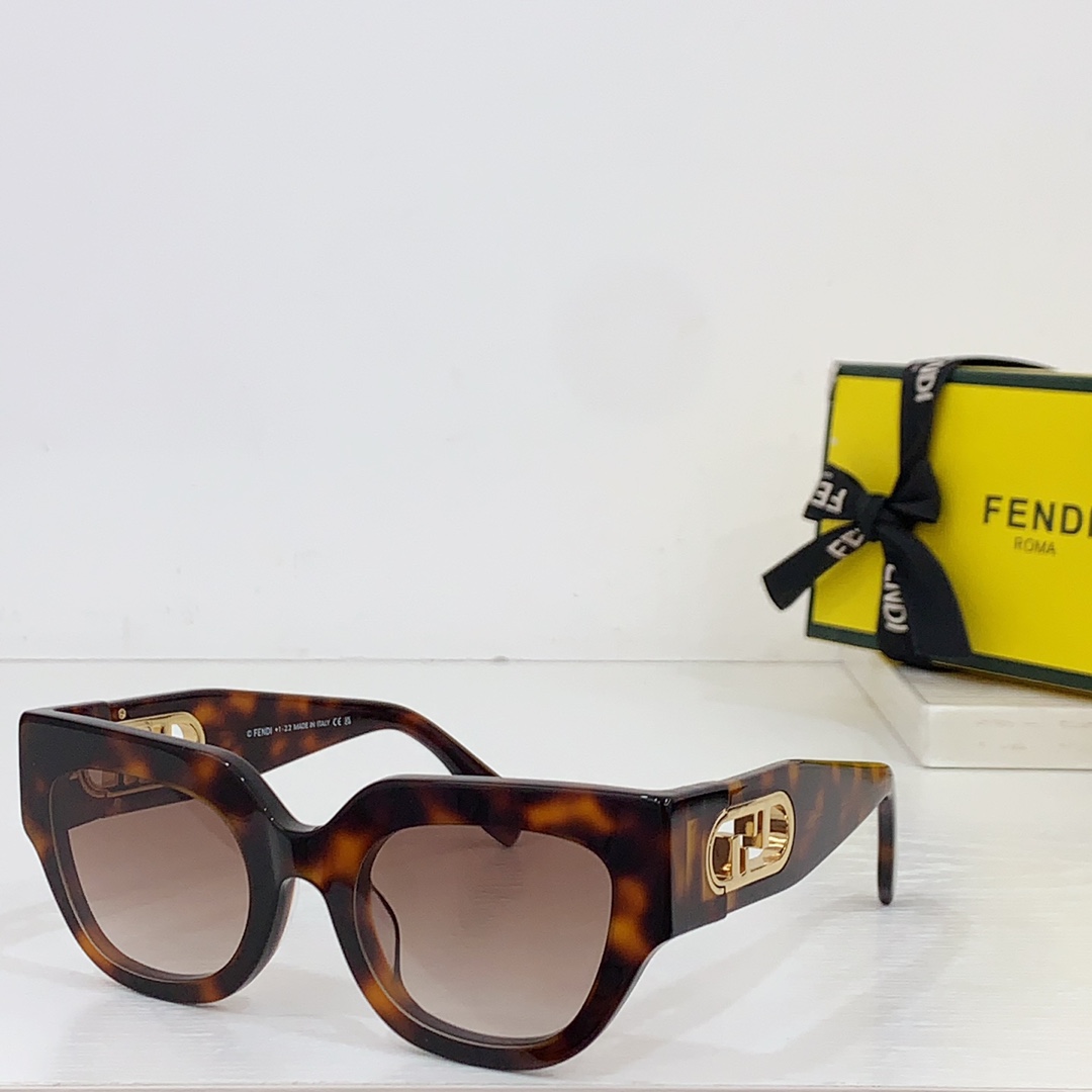 Fendi FE50016U Sunglasses - FashionPlug