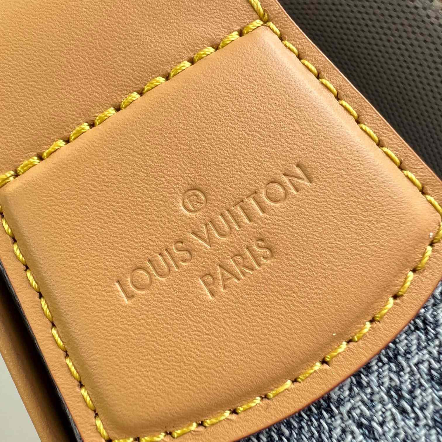 Louis Vuitton Montsouris Messenger MM   N40743 - FashionPlug
