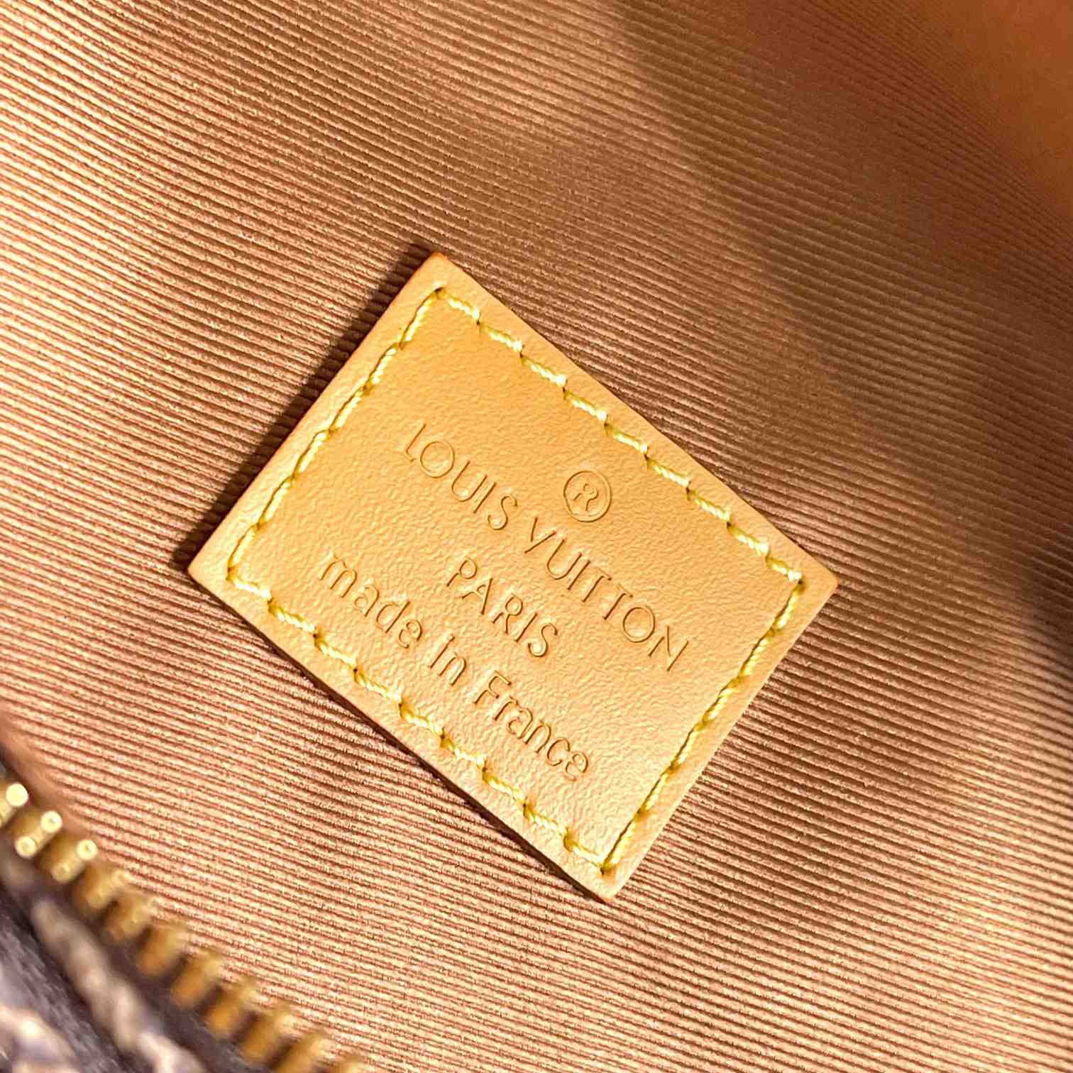 Louis Vuitton Rush Bumbag  M11539 - FashionPlug