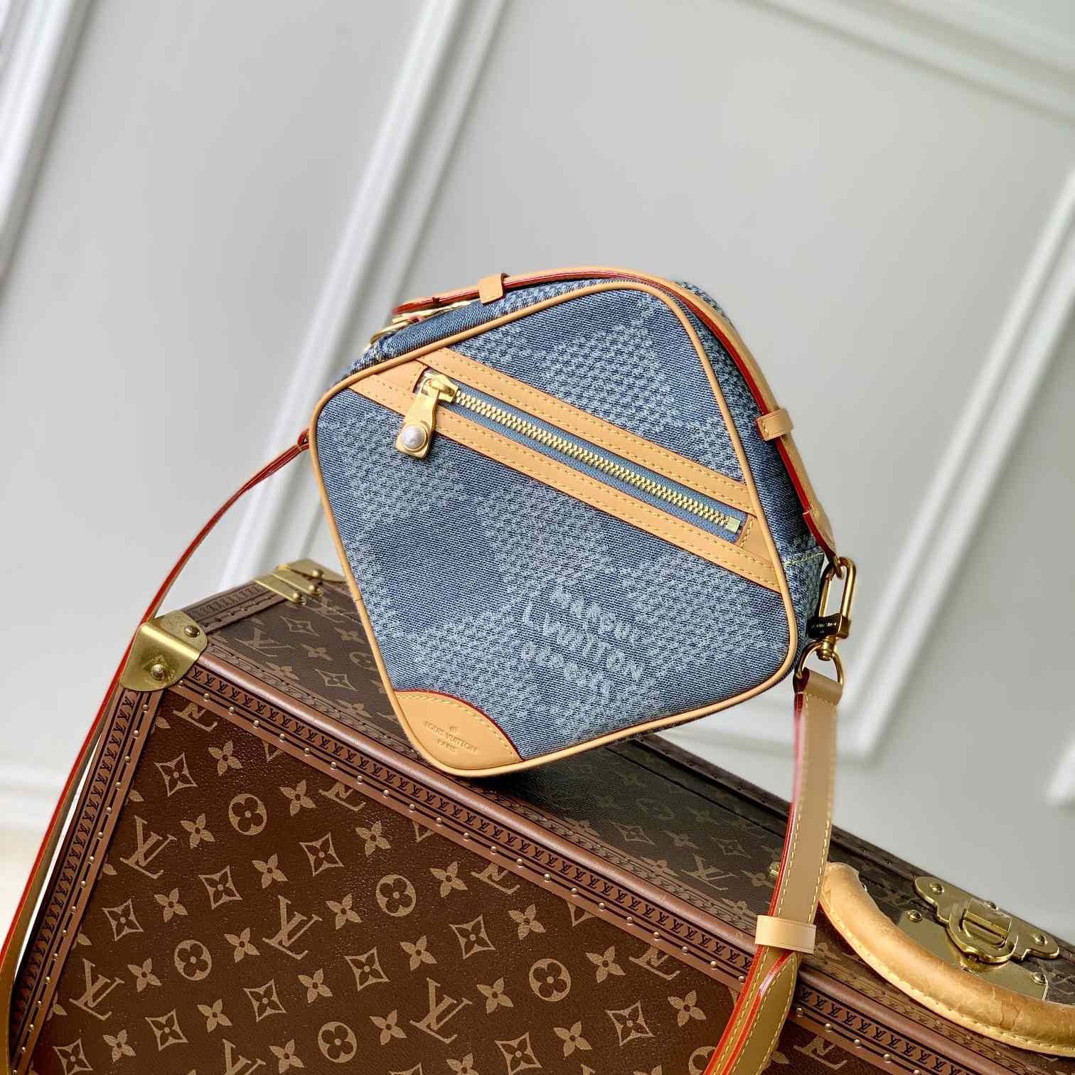Louis Vuitton Chess Messenger   N40706 - FashionPlug