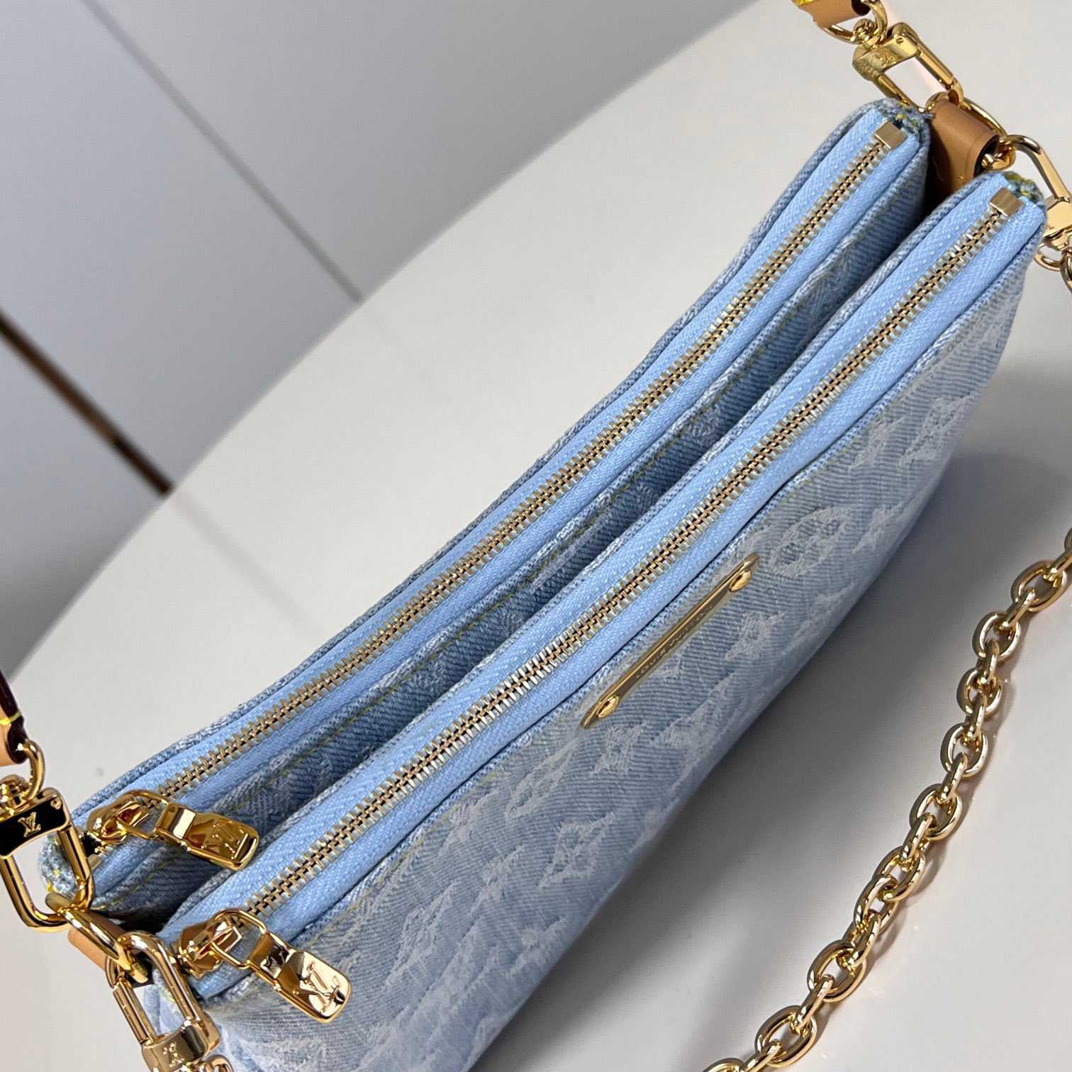 Louis Vuitton Liv Pochette  M83532 - FashionPlug