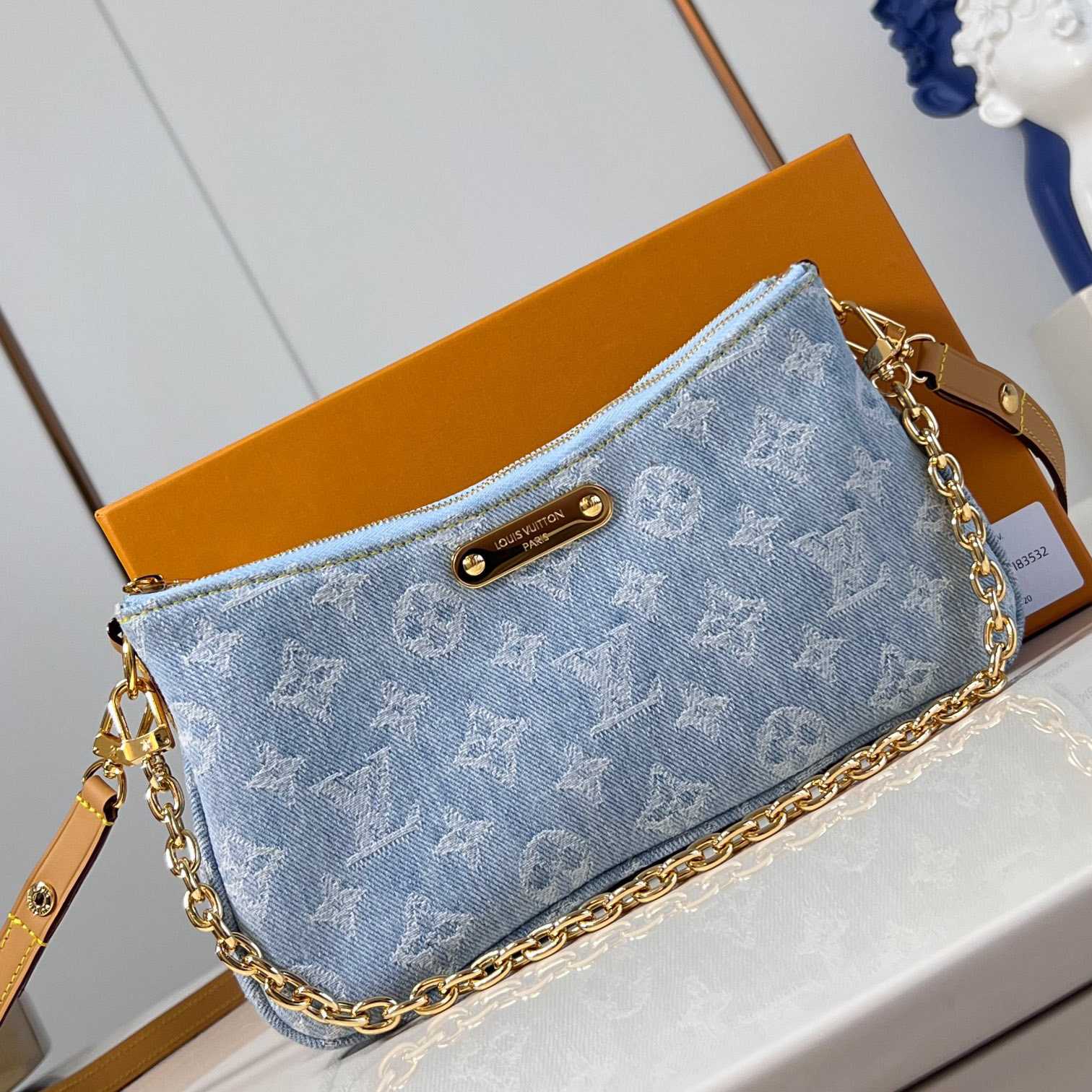 Louis Vuitton Liv Pochette  M83532 - FashionPlug