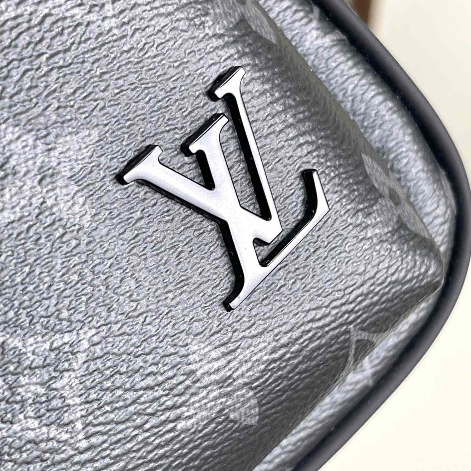 Louis Vuitton Avenue Slingbag PM   M47137 - FashionPlug