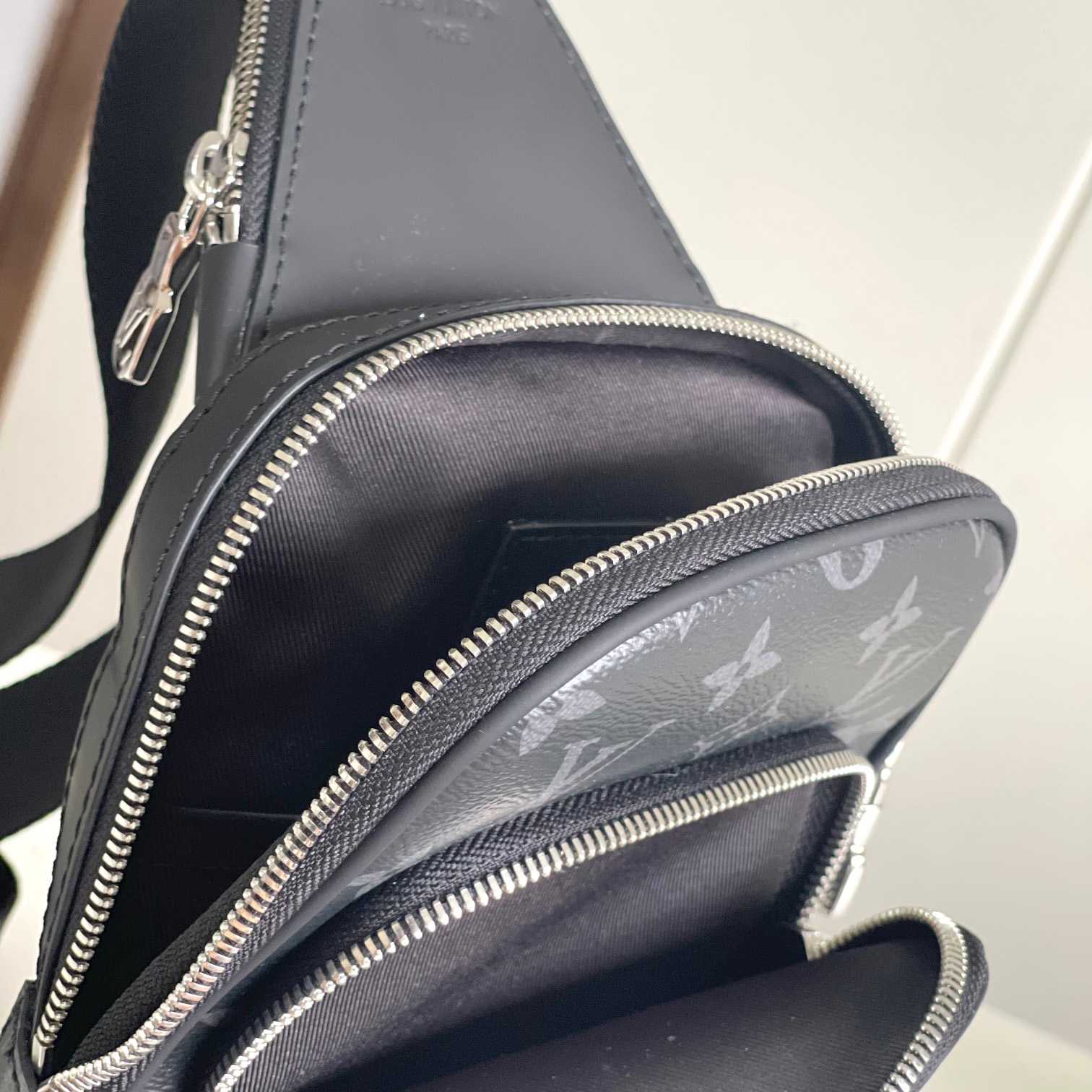 Louis Vuitton Avenue Slingbag PM   M47137 - FashionPlug