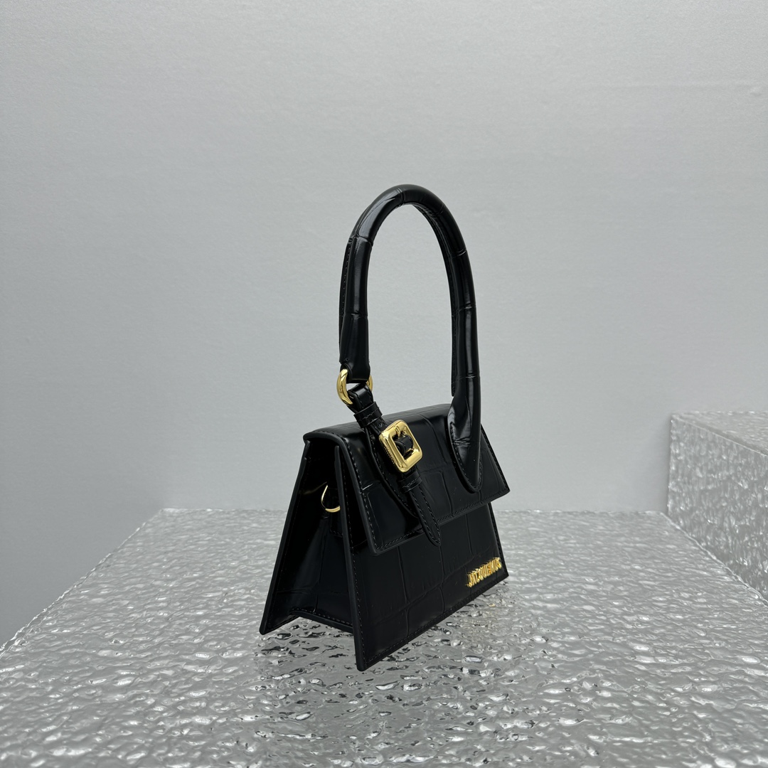 Jacquemus Le Chiquito Moyen Boucle - FashionPlug