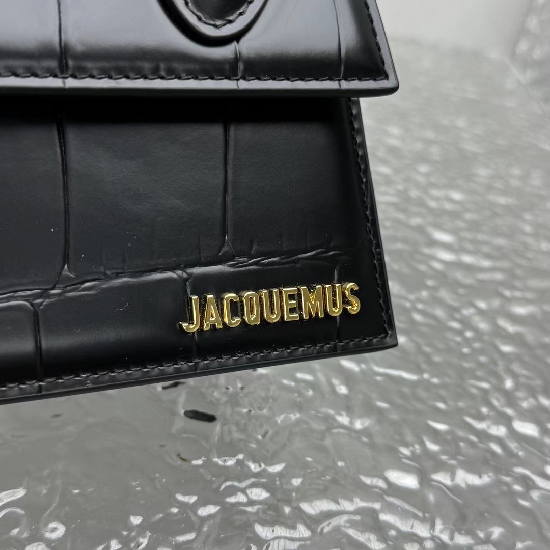 Jacquemus Le Chiquito Moyen Boucle - FashionPlug