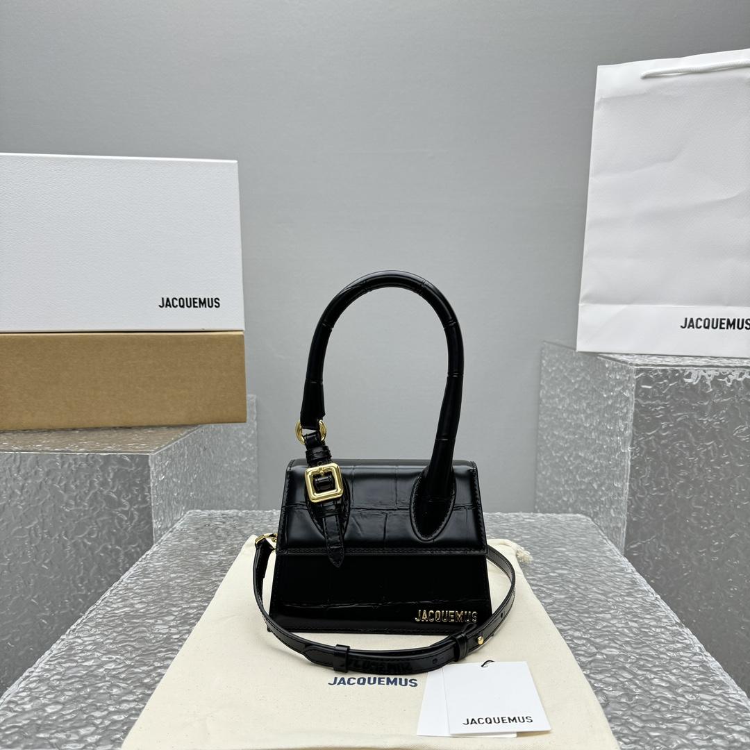 Jacquemus Le Chiquito Moyen Boucle - FashionPlug