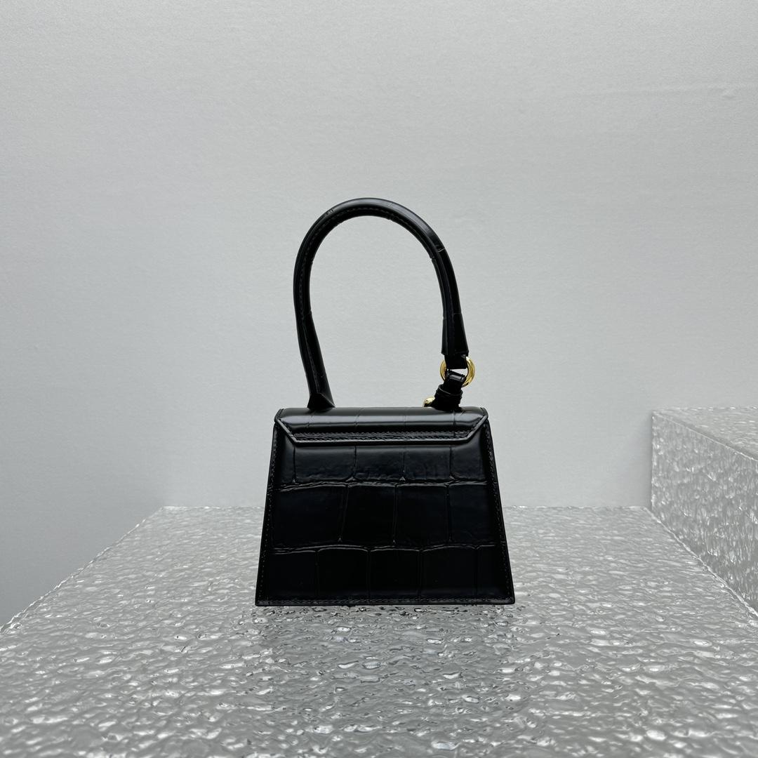 Jacquemus Le Chiquito Moyen Boucle - FashionPlug