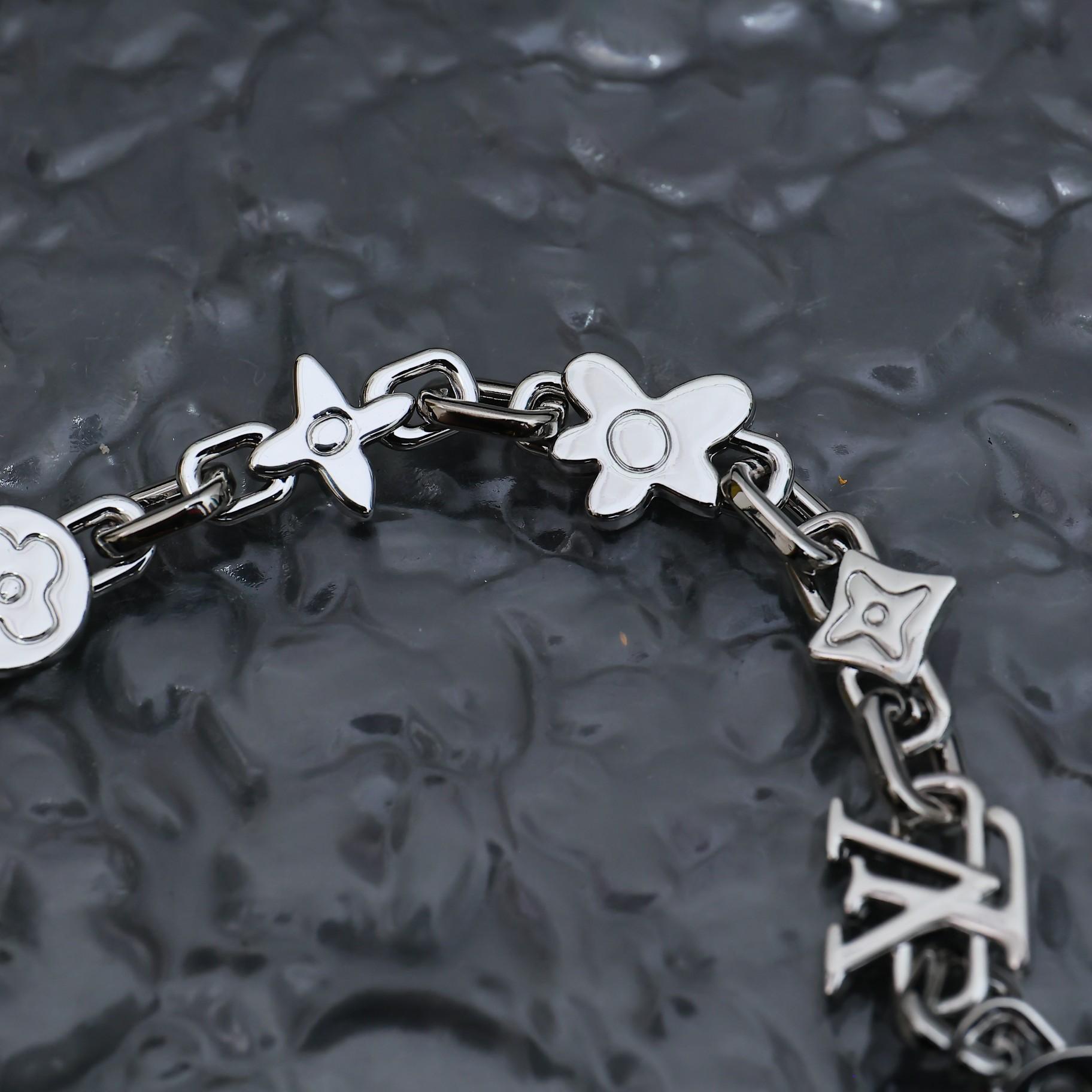Louis Vuitton Monogram Craggy Bracelet   M1596M - FashionPlug