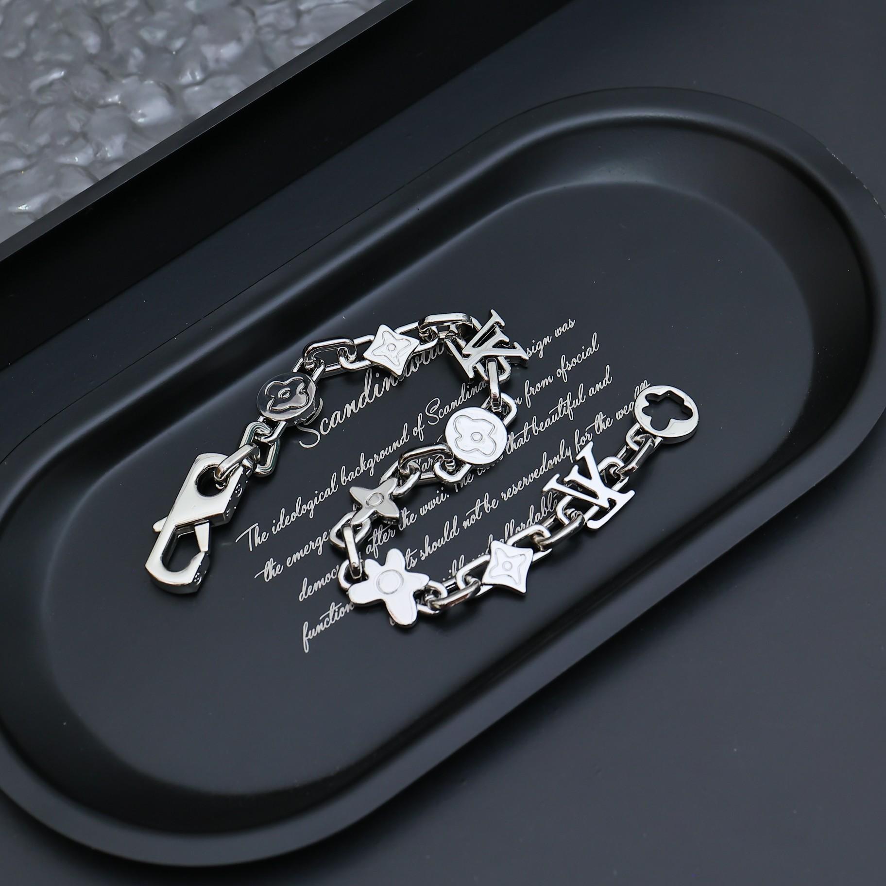 Louis Vuitton Monogram Craggy Bracelet   M1596M - FashionPlug