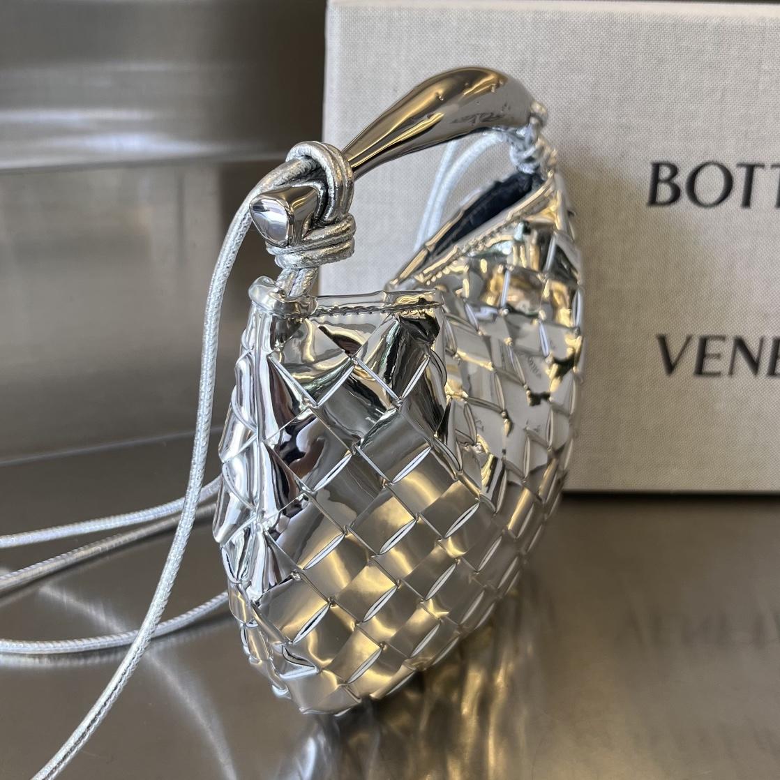 Bottega Veneta Silver Sardine Bag  (20*12*2.5cm) - FashionPlug