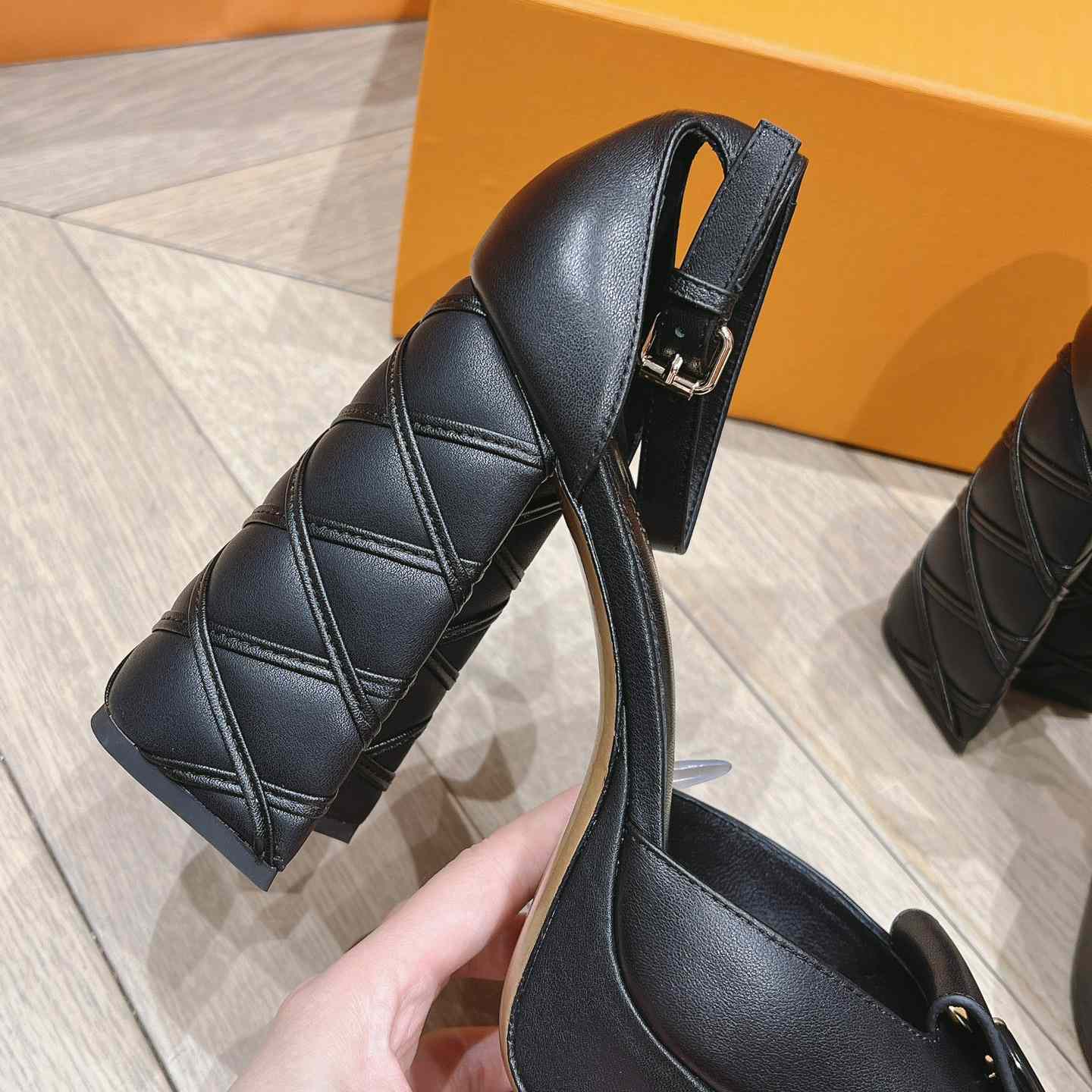 Louis Vuitton Shake Platform Pump  1ACMYU - FashionPlug