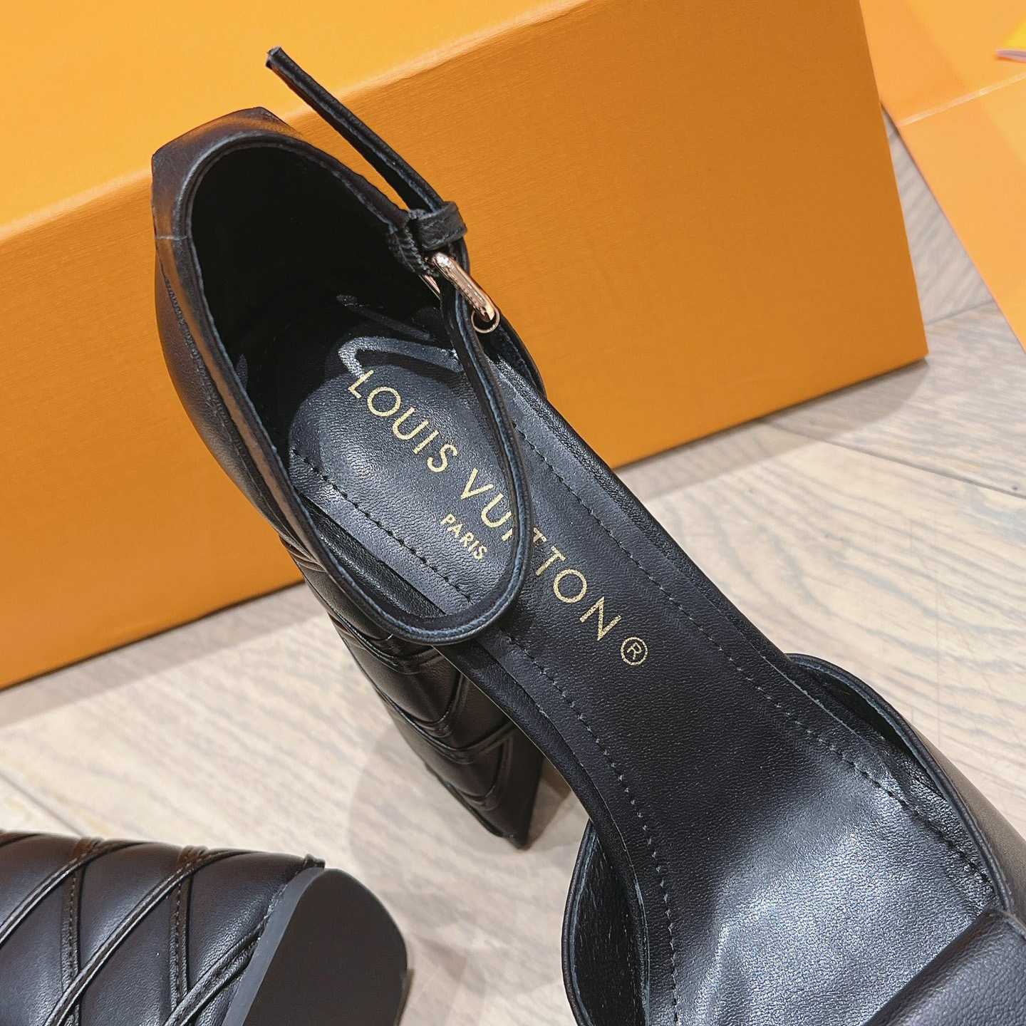Louis Vuitton Shake Platform Pump  1ACMYU - FashionPlug