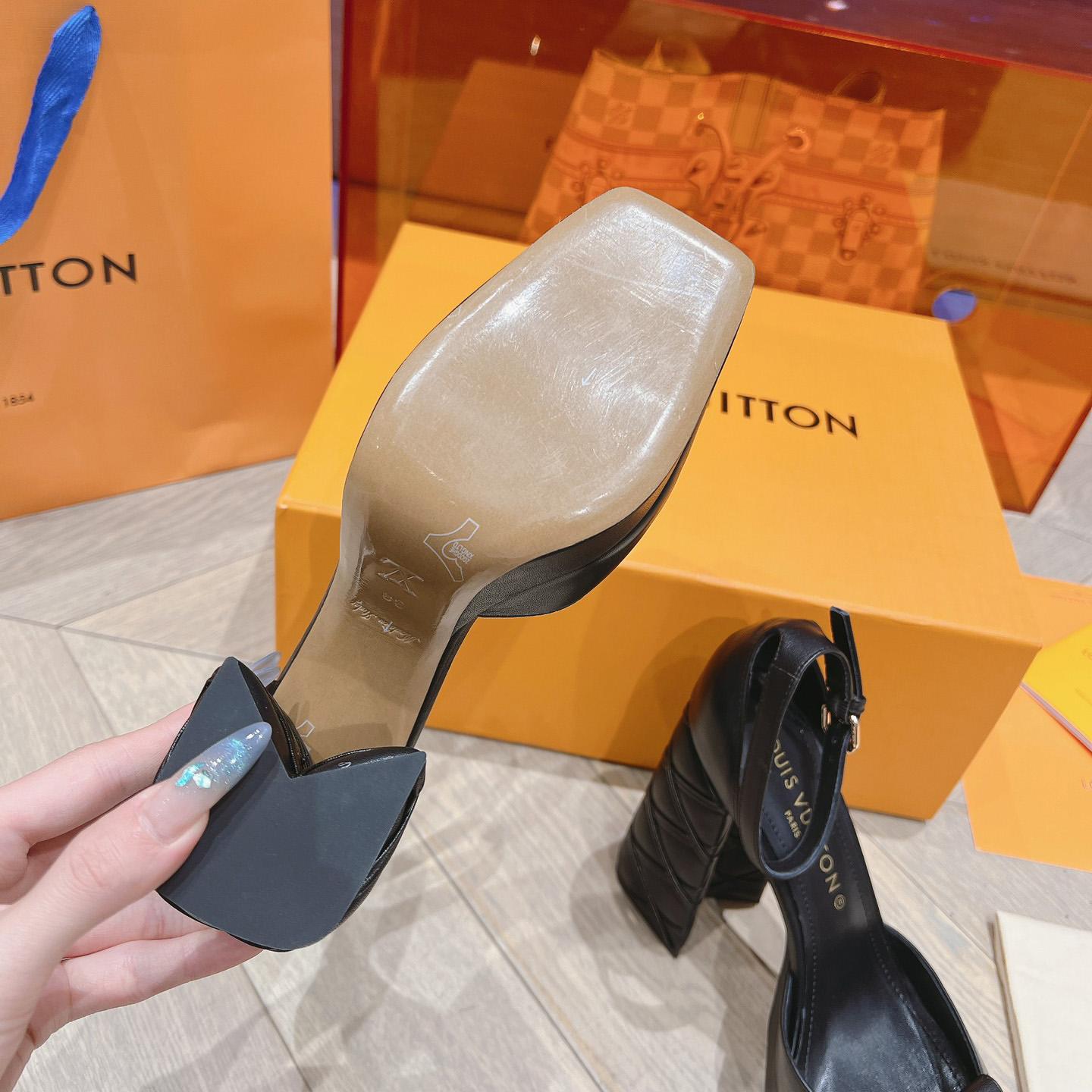 Louis Vuitton Shake Platform Pump  1ACMYU - FashionPlug