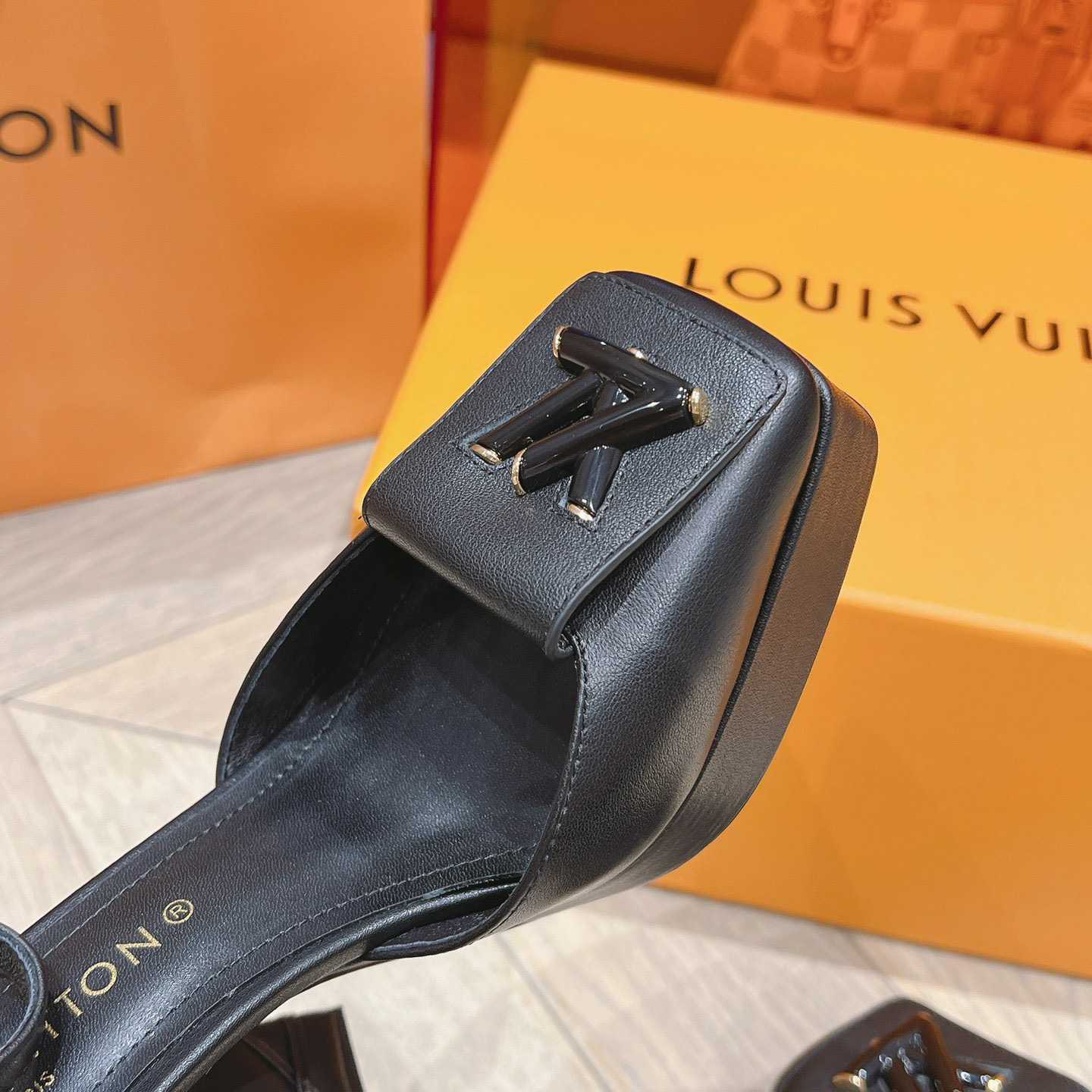 Louis Vuitton Shake Platform Pump  1ACMYU - FashionPlug