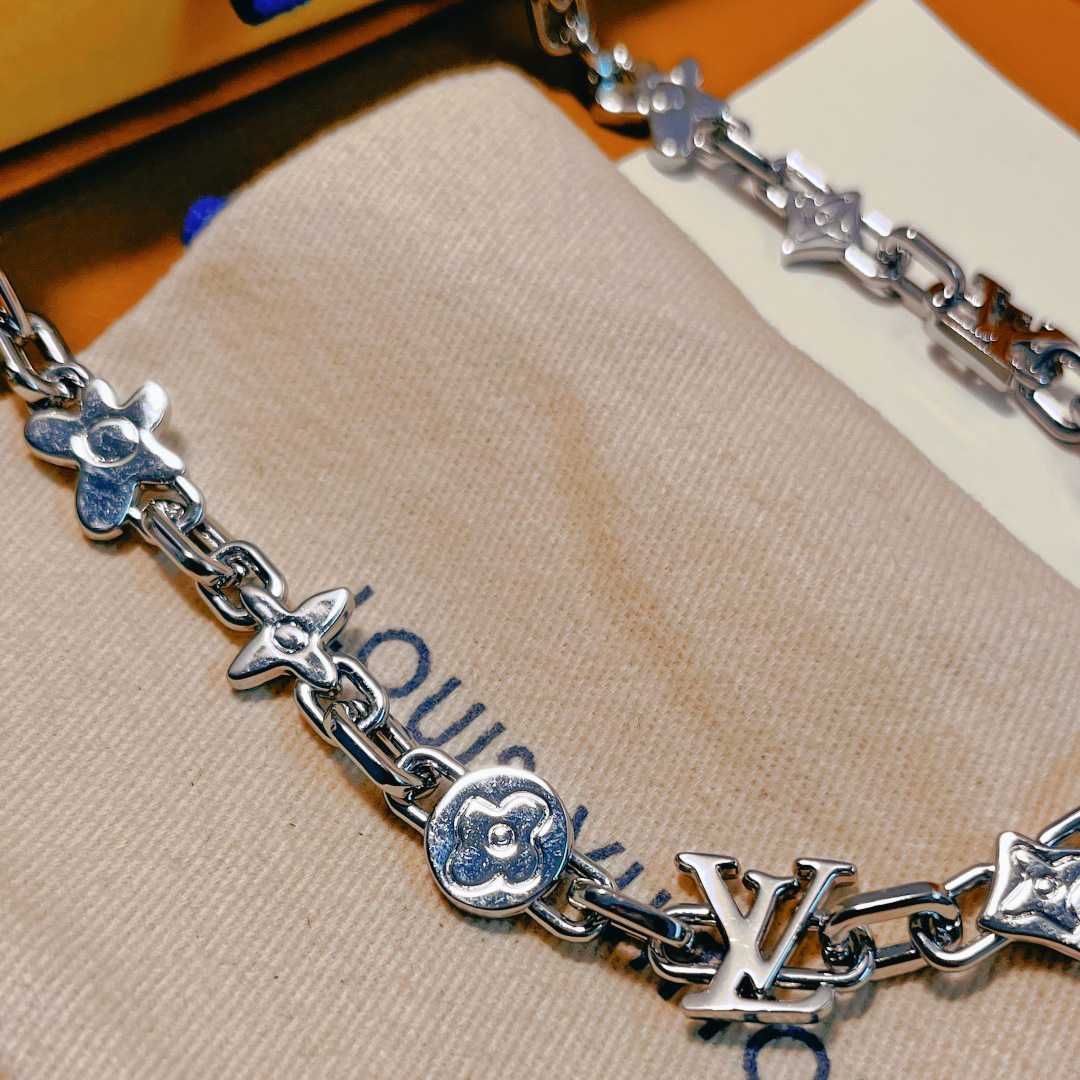 Louis Vuitton Monogram Craggy Necklace  M01880 - FashionPlug