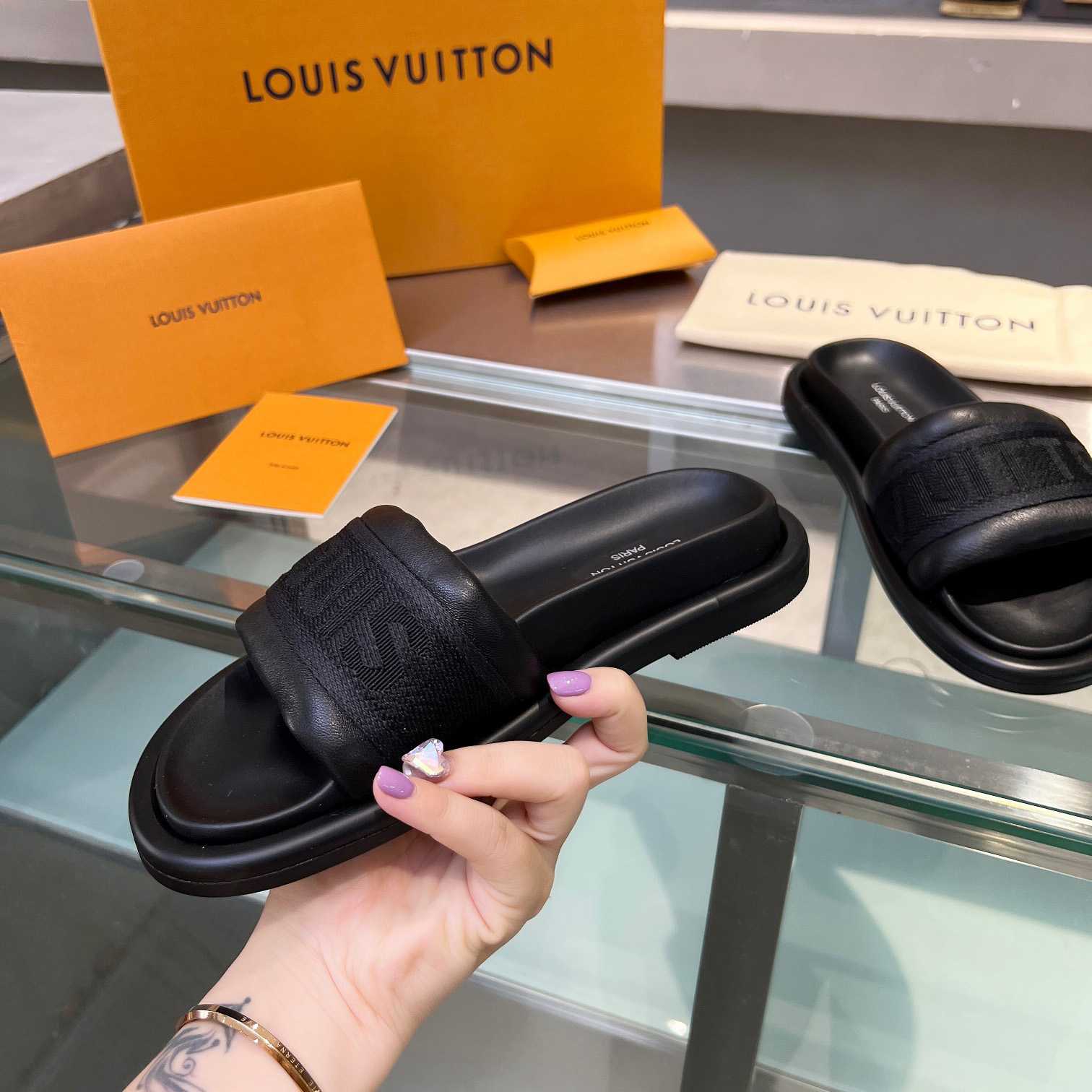 Louis Vuitton LV Bliss Comfort Mule   1ACTJ7 - FashionPlug