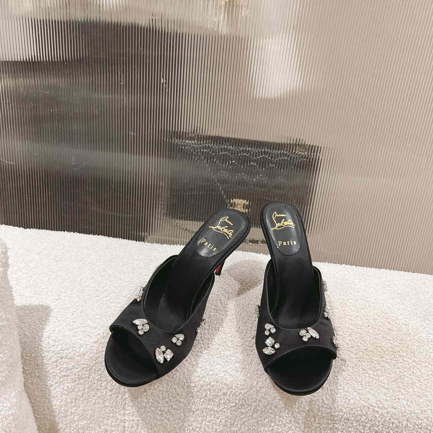 Christian Louboutin Degraqueen 85mm Satin Mules - FashionPlug