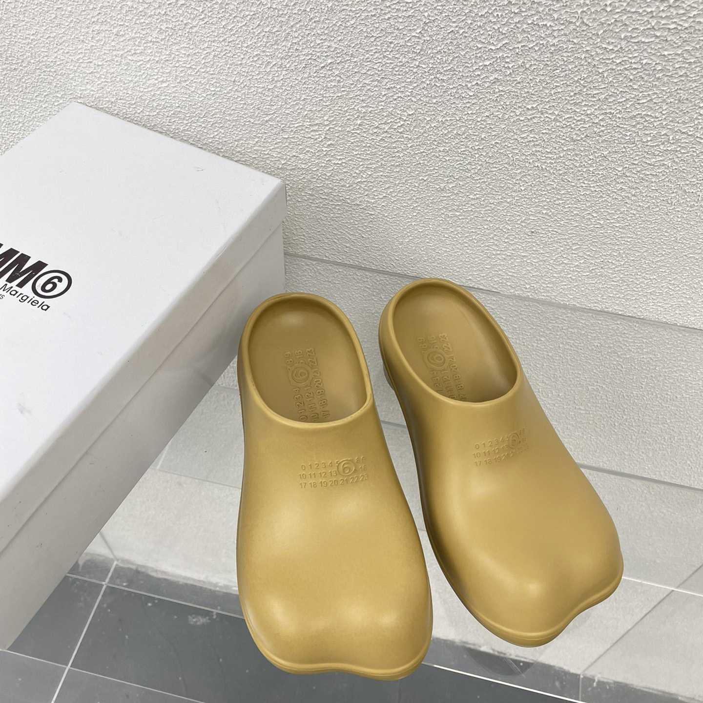 MM6 Maison Margiela Anatomic Numbers-motif Slippers - FashionPlug
