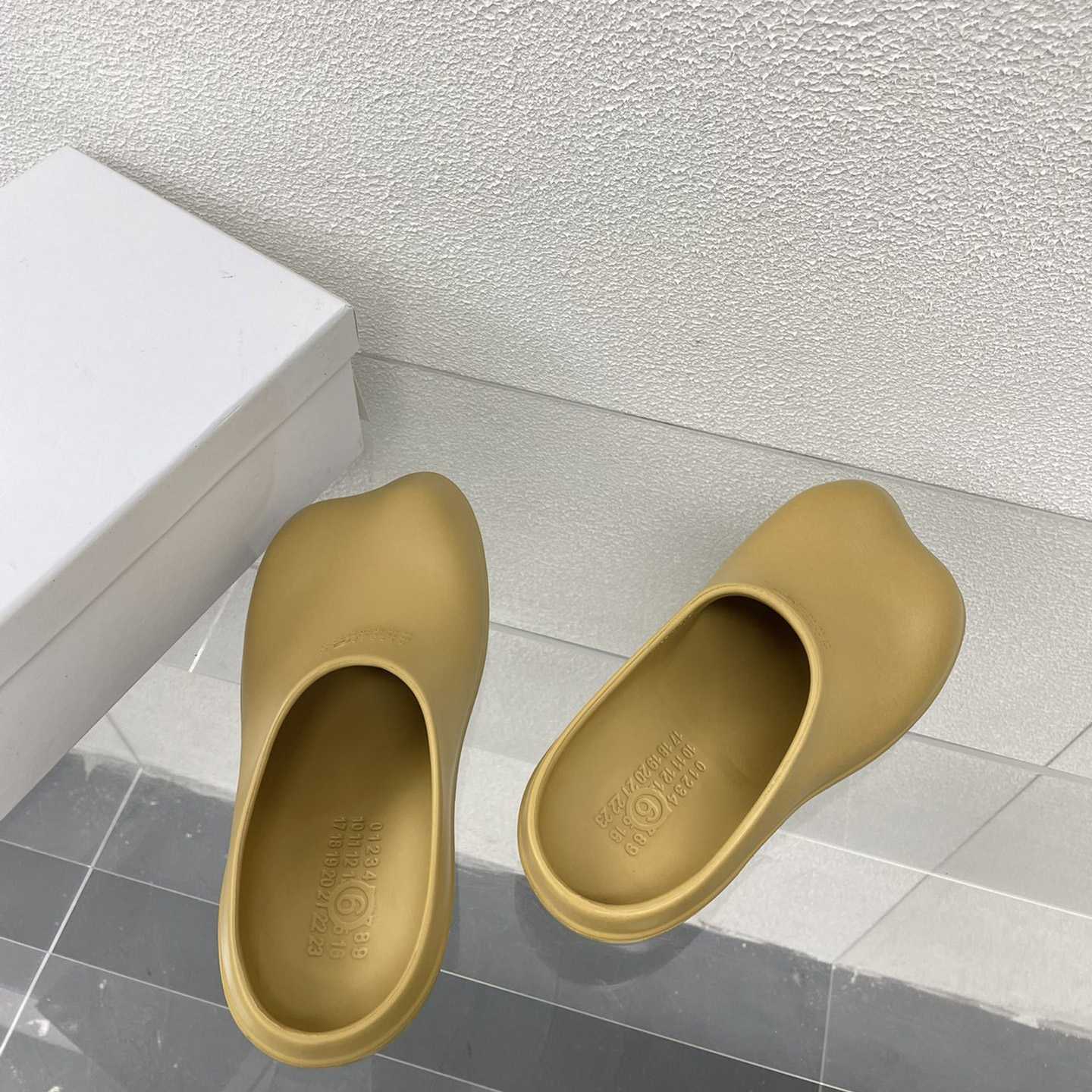 MM6 Maison Margiela Anatomic Numbers-motif Slippers - FashionPlug
