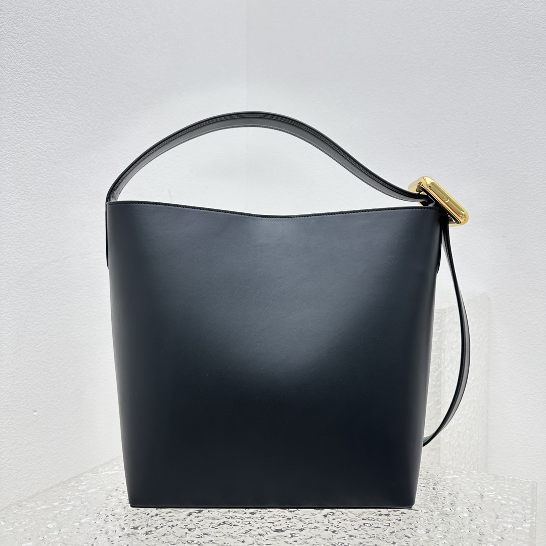 Jacquemus Le Regalo Leather Bucket Bag (30x33x14cm) - FashionPlug