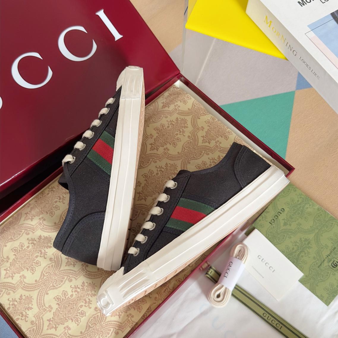 Gucci Sneaker With Web - FashionPlug