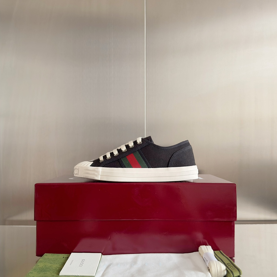 Gucci Sneaker With Web - FashionPlug