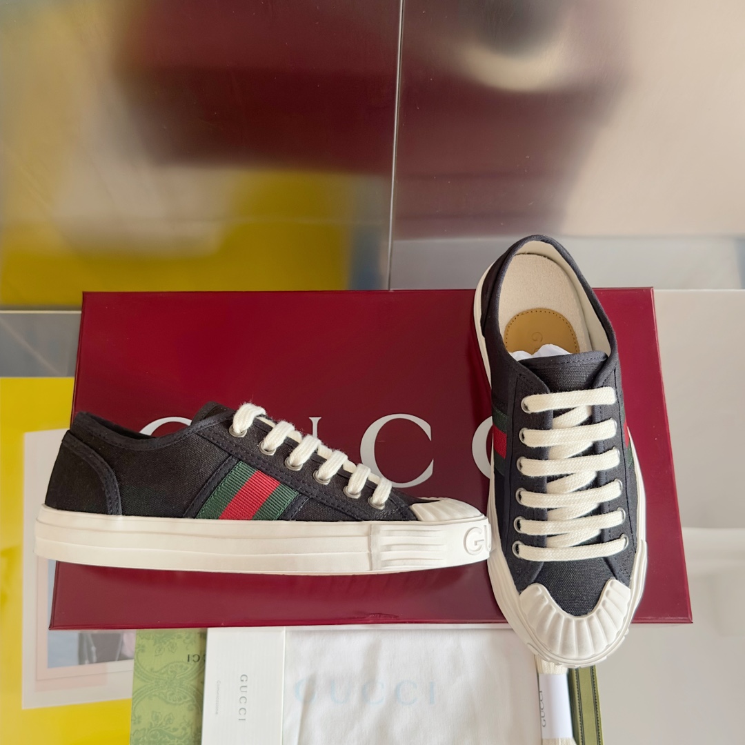 Gucci Sneaker With Web - FashionPlug