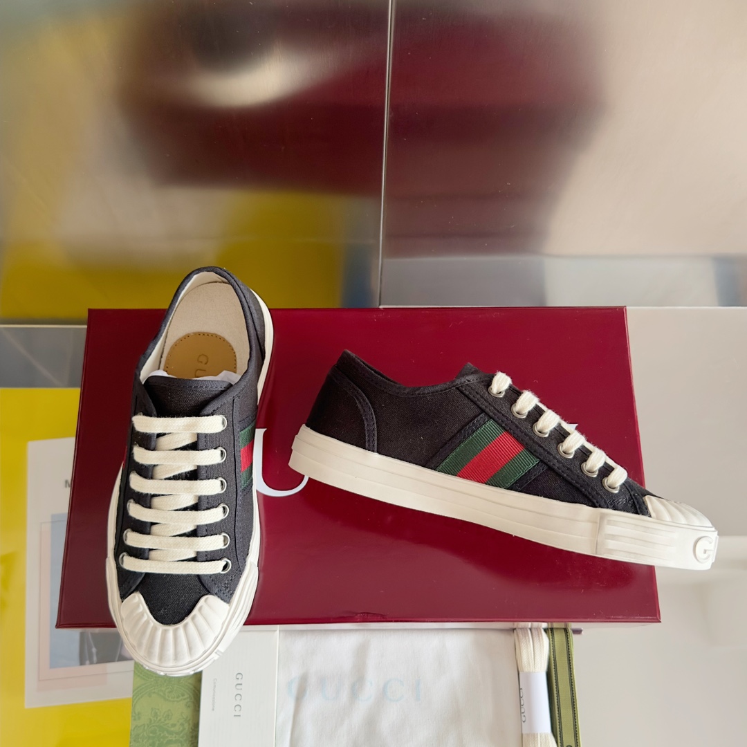 Gucci Sneaker With Web - FashionPlug