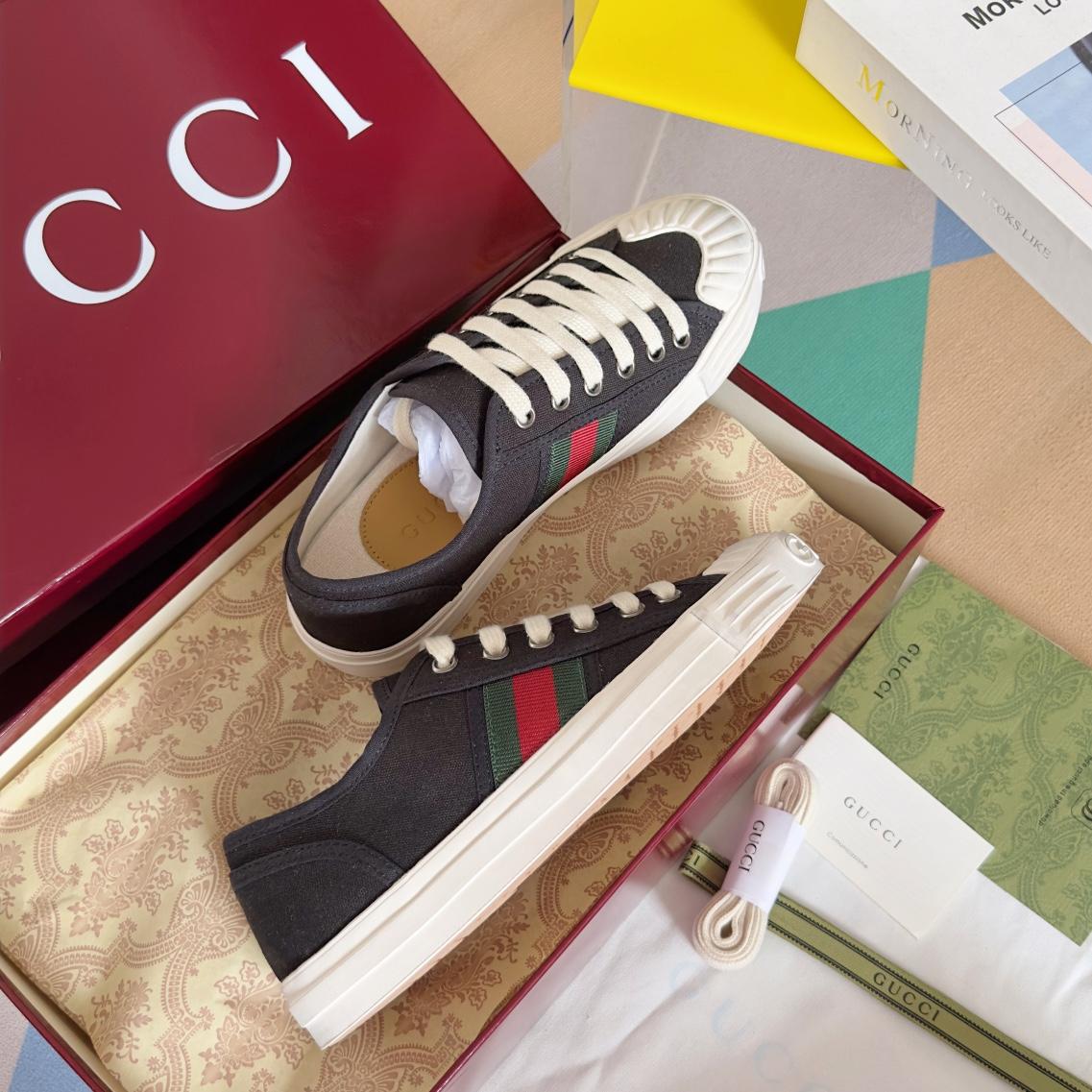 Gucci Sneaker With Web - FashionPlug