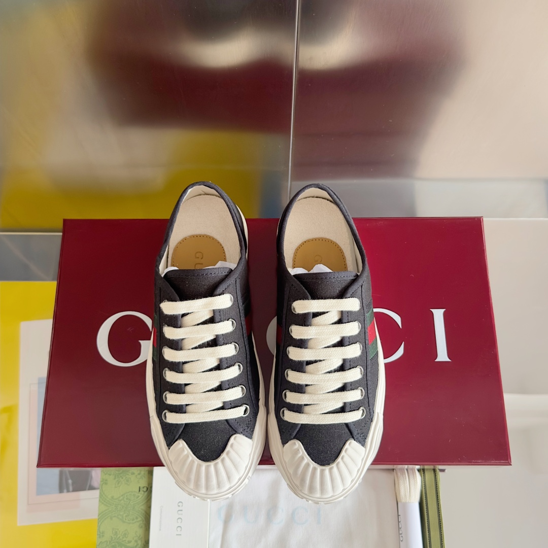 Gucci Sneaker With Web - FashionPlug