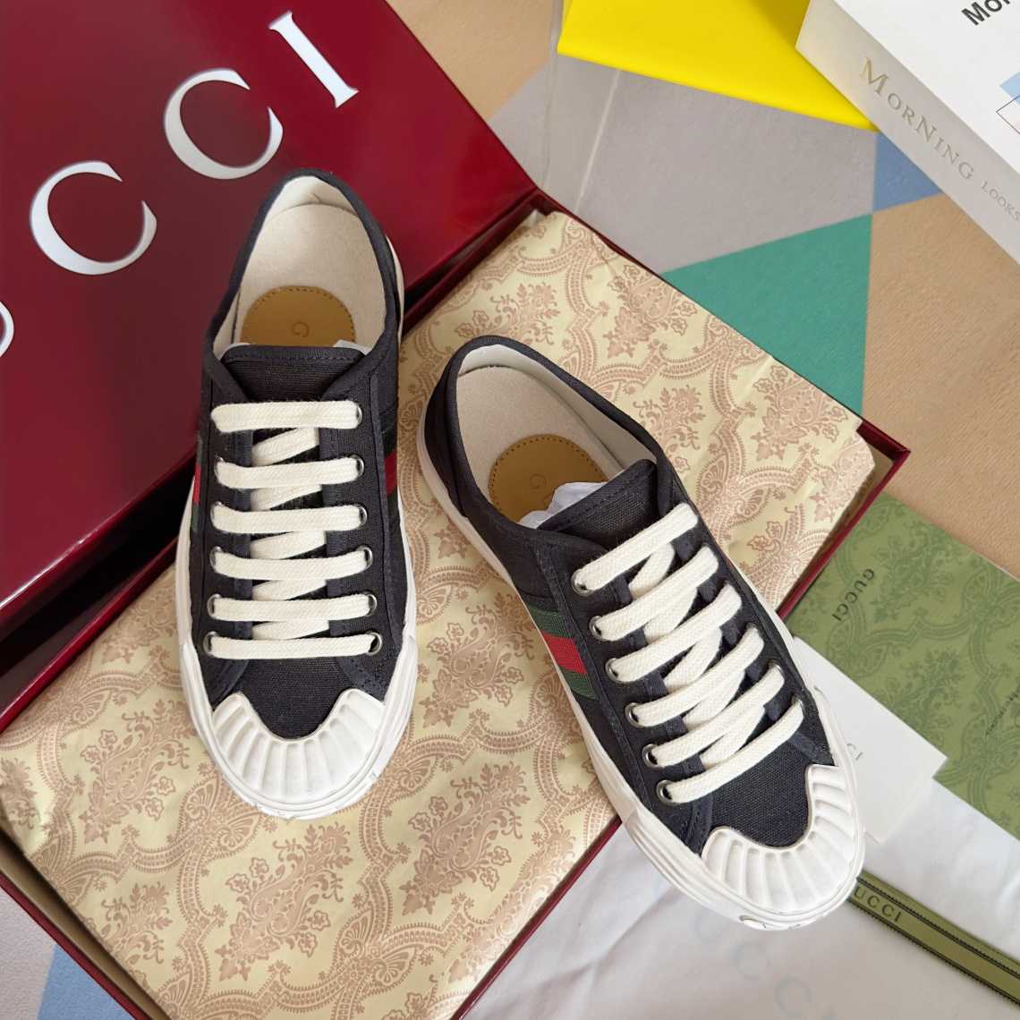 Gucci Sneaker With Web - FashionPlug