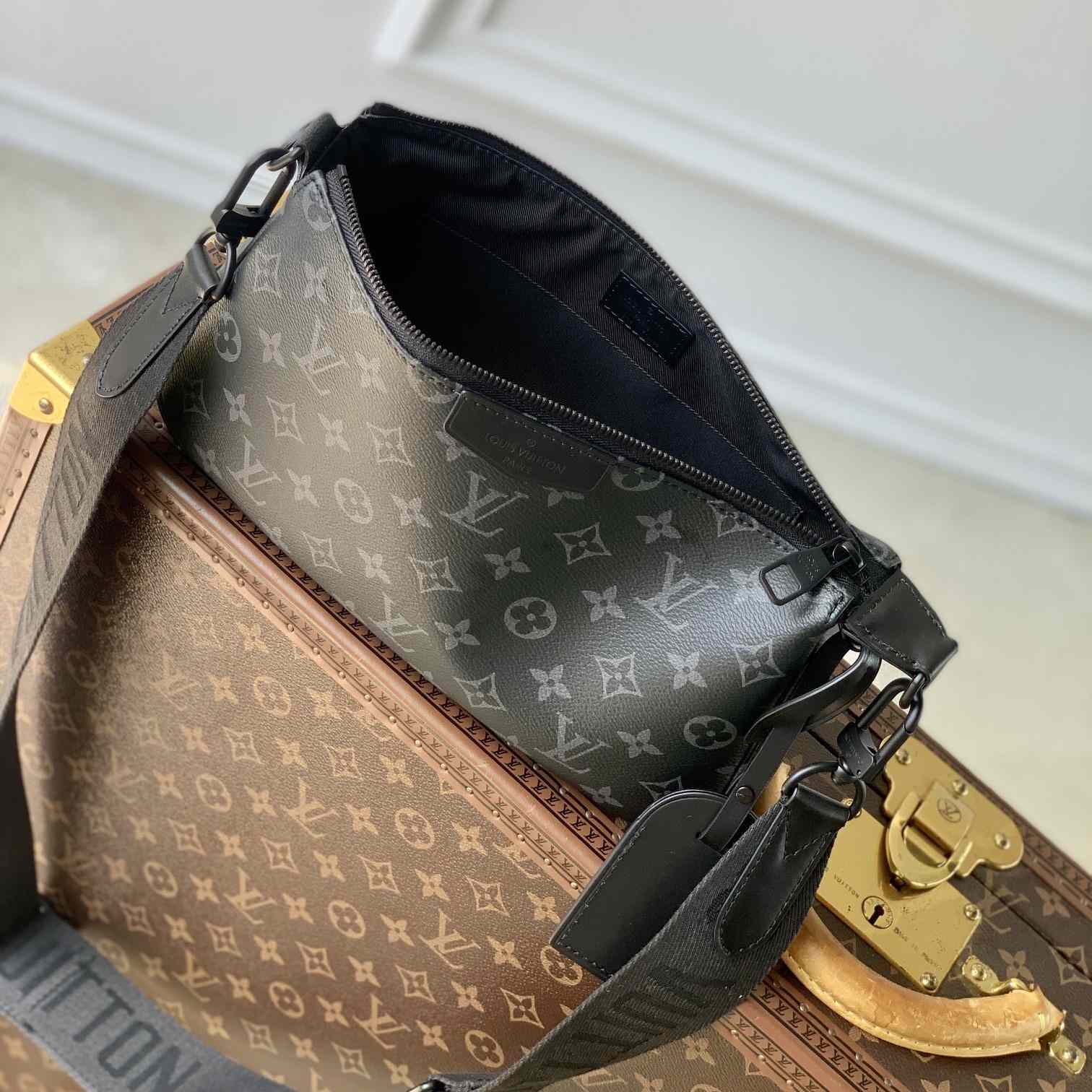 Louis Vuitton Pochette Accessoire XL   M11741 - FashionPlug