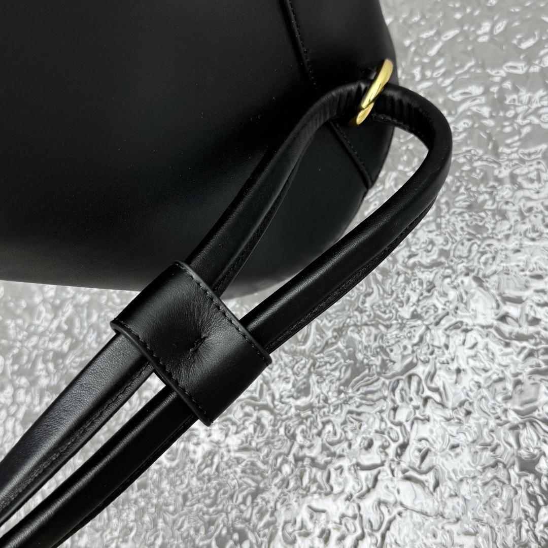 Jacquemus Le petit Tourni Mini Knotted Bucket Bag - FashionPlug