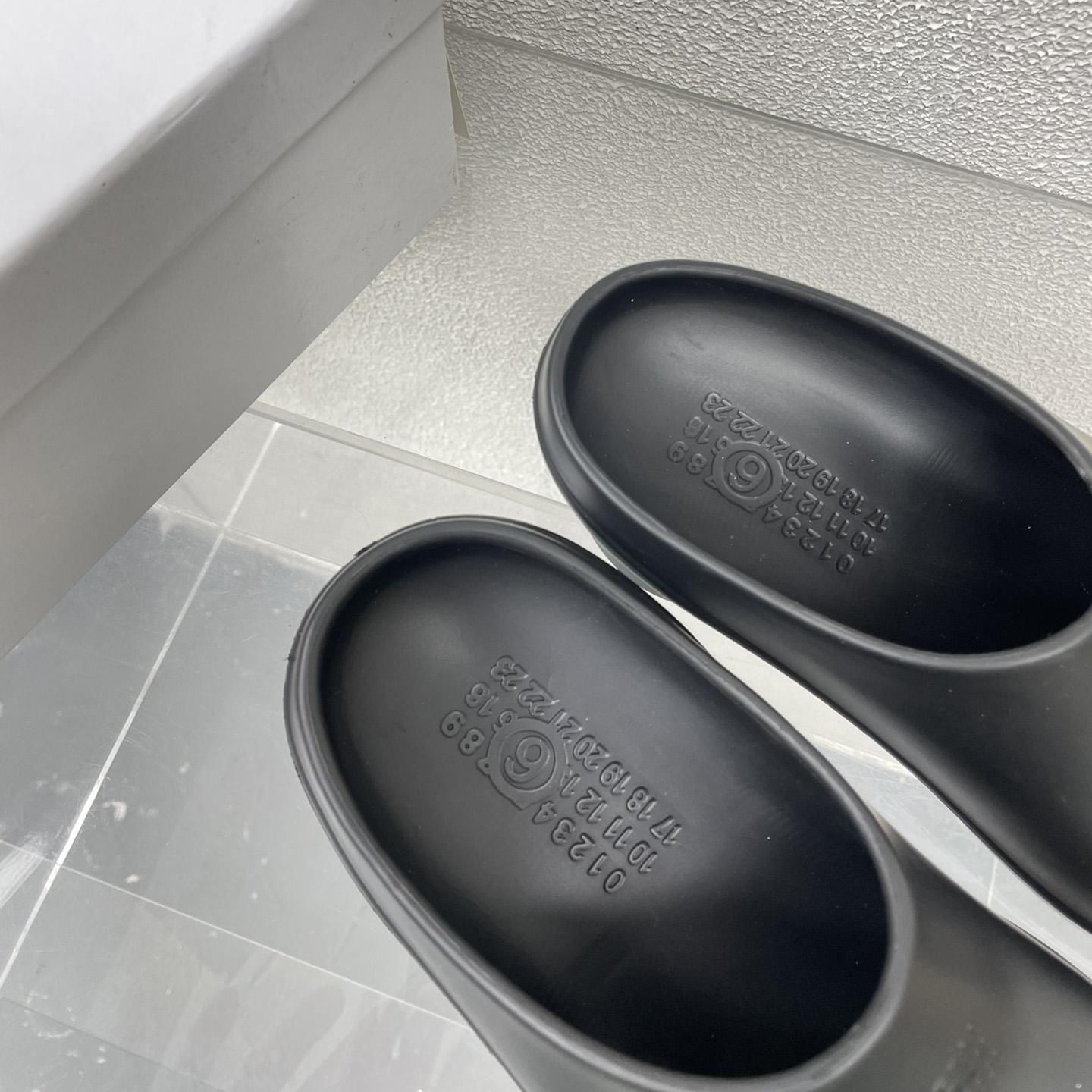 MM6 Maison Margiela Anatomic Numbers-motif Slippers - FashionPlug