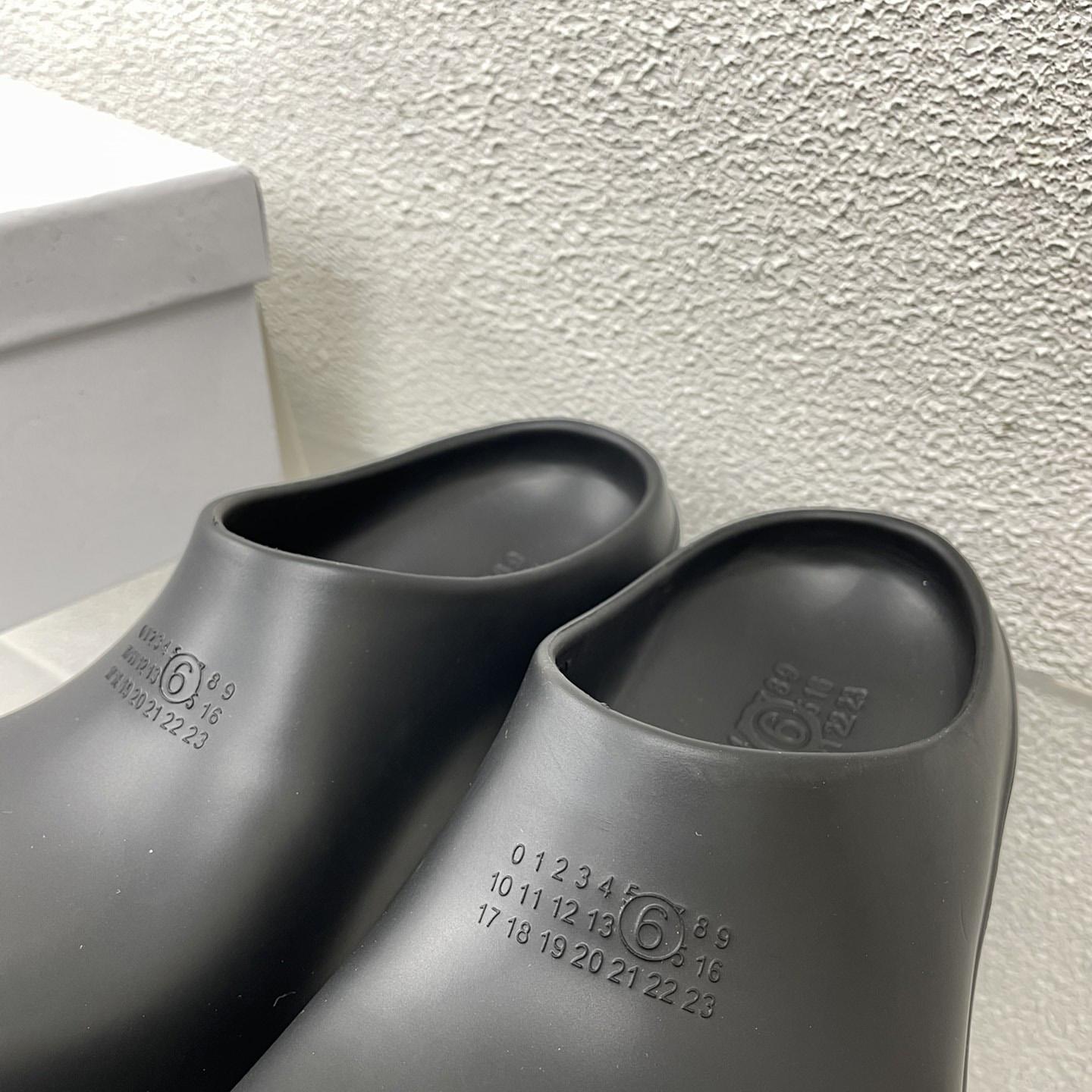 MM6 Maison Margiela Anatomic Numbers-motif Slippers - FashionPlug