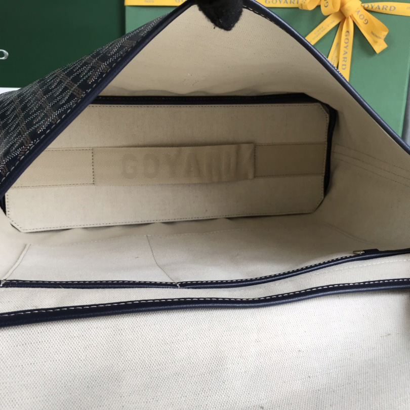 Goyard Messenger Bag - FashionPlug