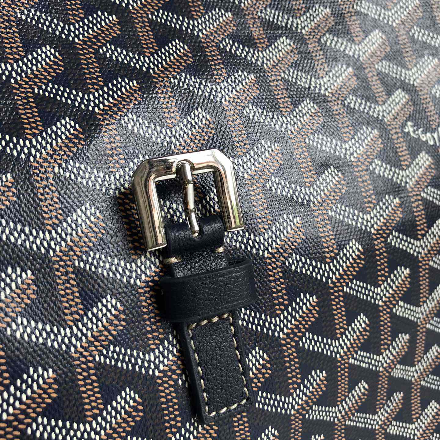 Goyard Messenger Bag - FashionPlug